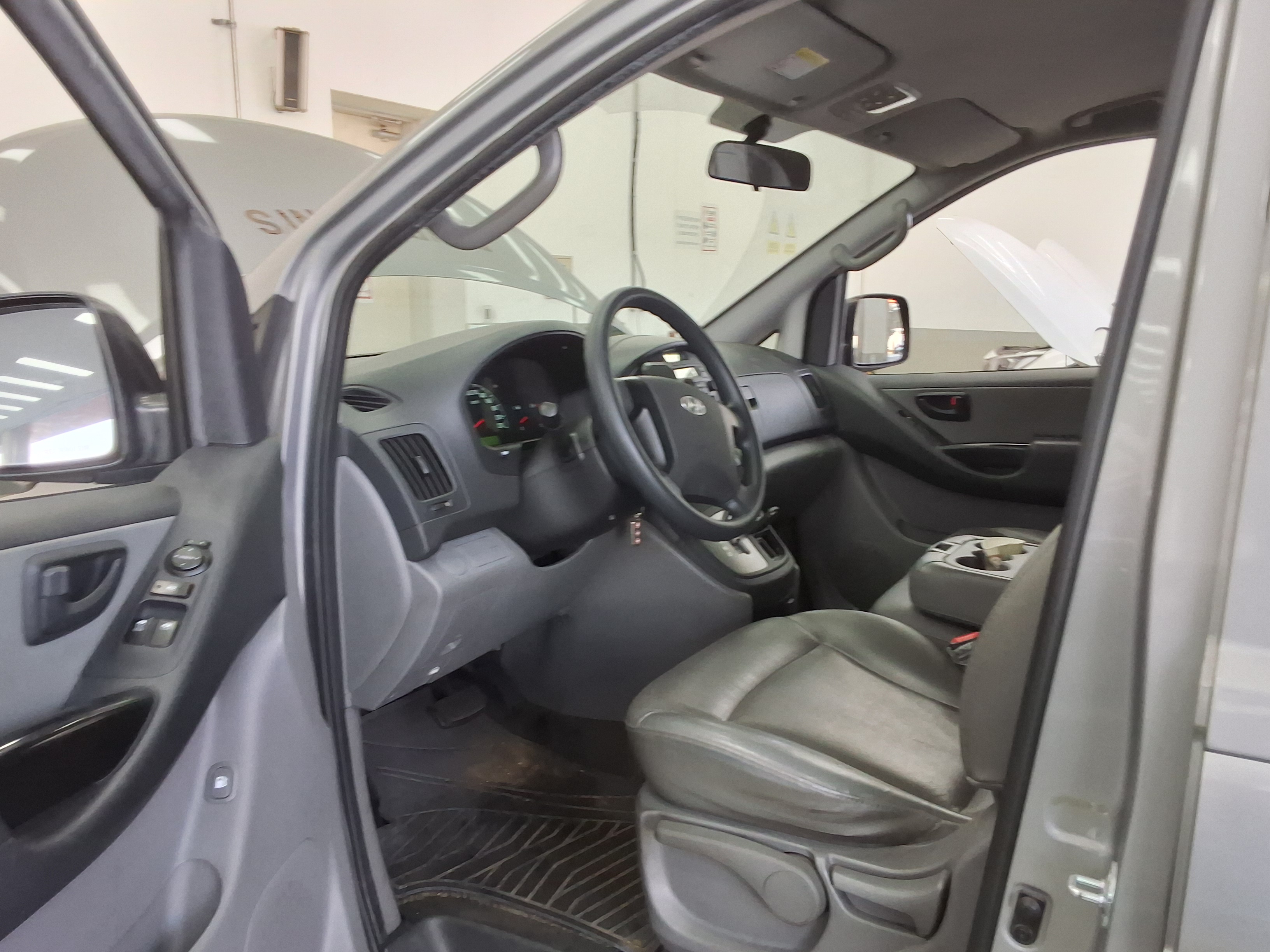 Hyundai  Grand Starex 2012 - Image 9