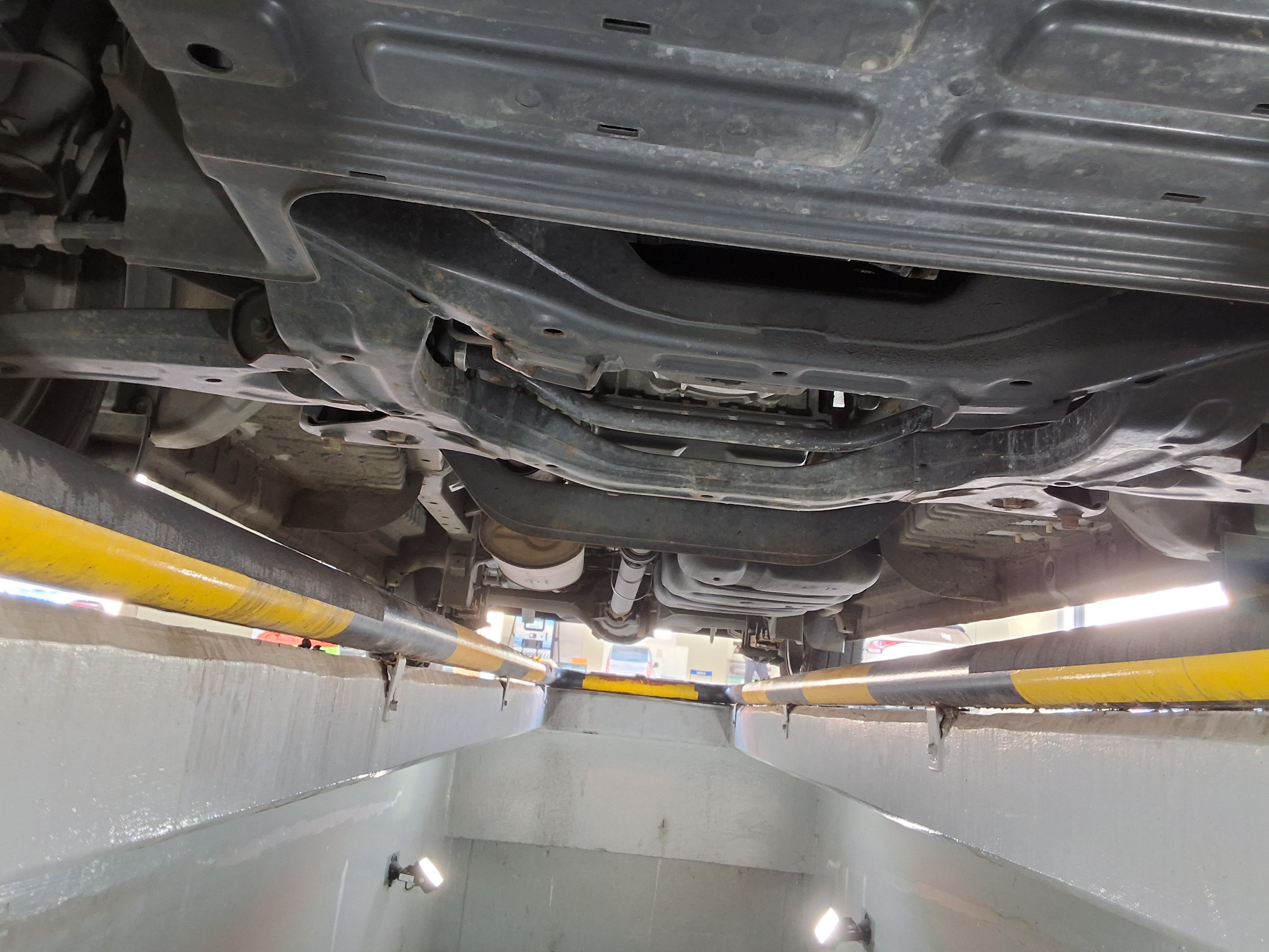 Hyundai  Grand Starex 2012 - Image 19