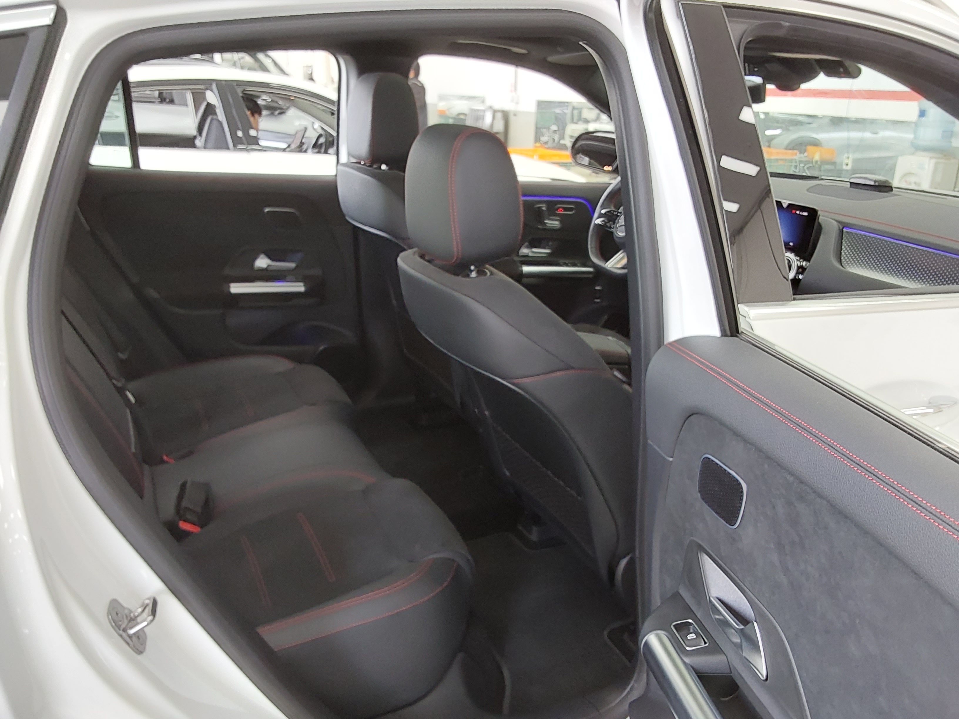 Mercedes-Benz EQA 2025 - Image 12