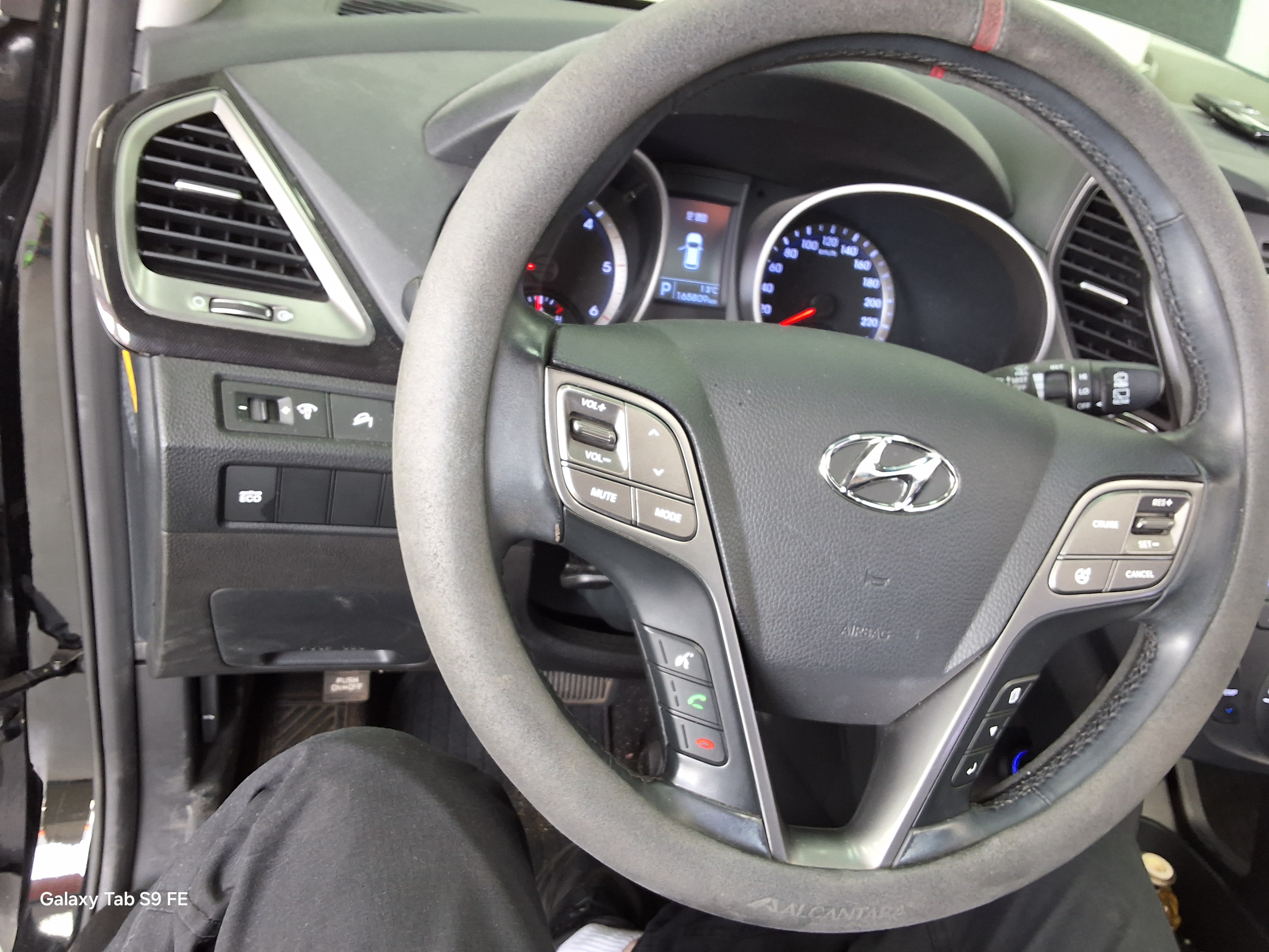 Hyundai Santa Fe 2013 - Image 17