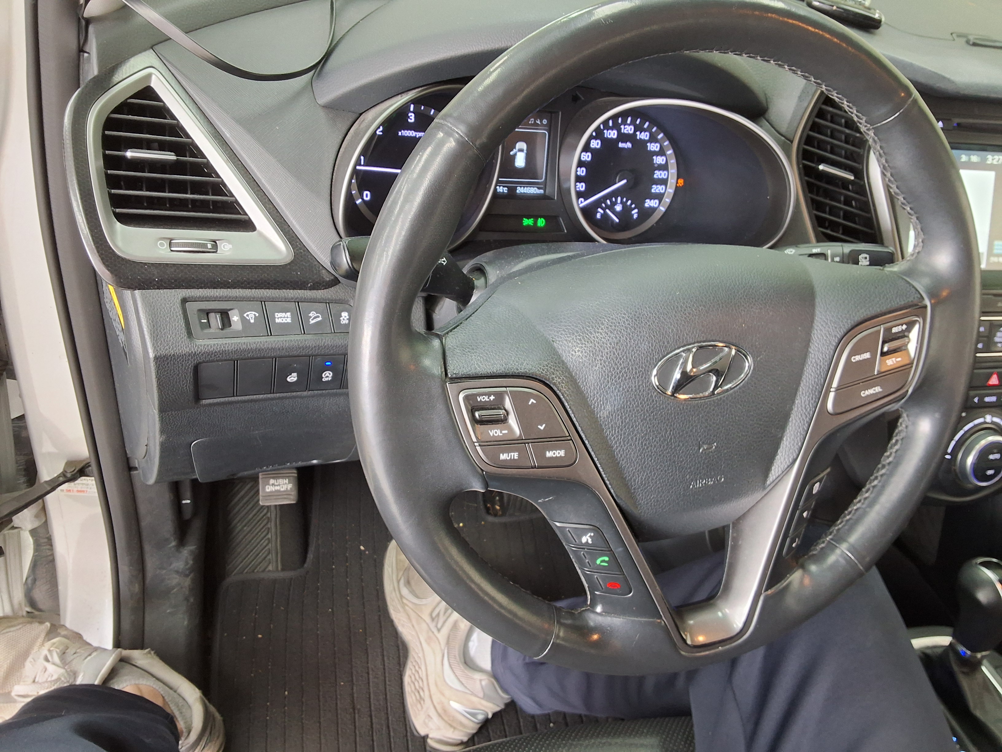 Hyundai Santa Fe 2016 - Image 16