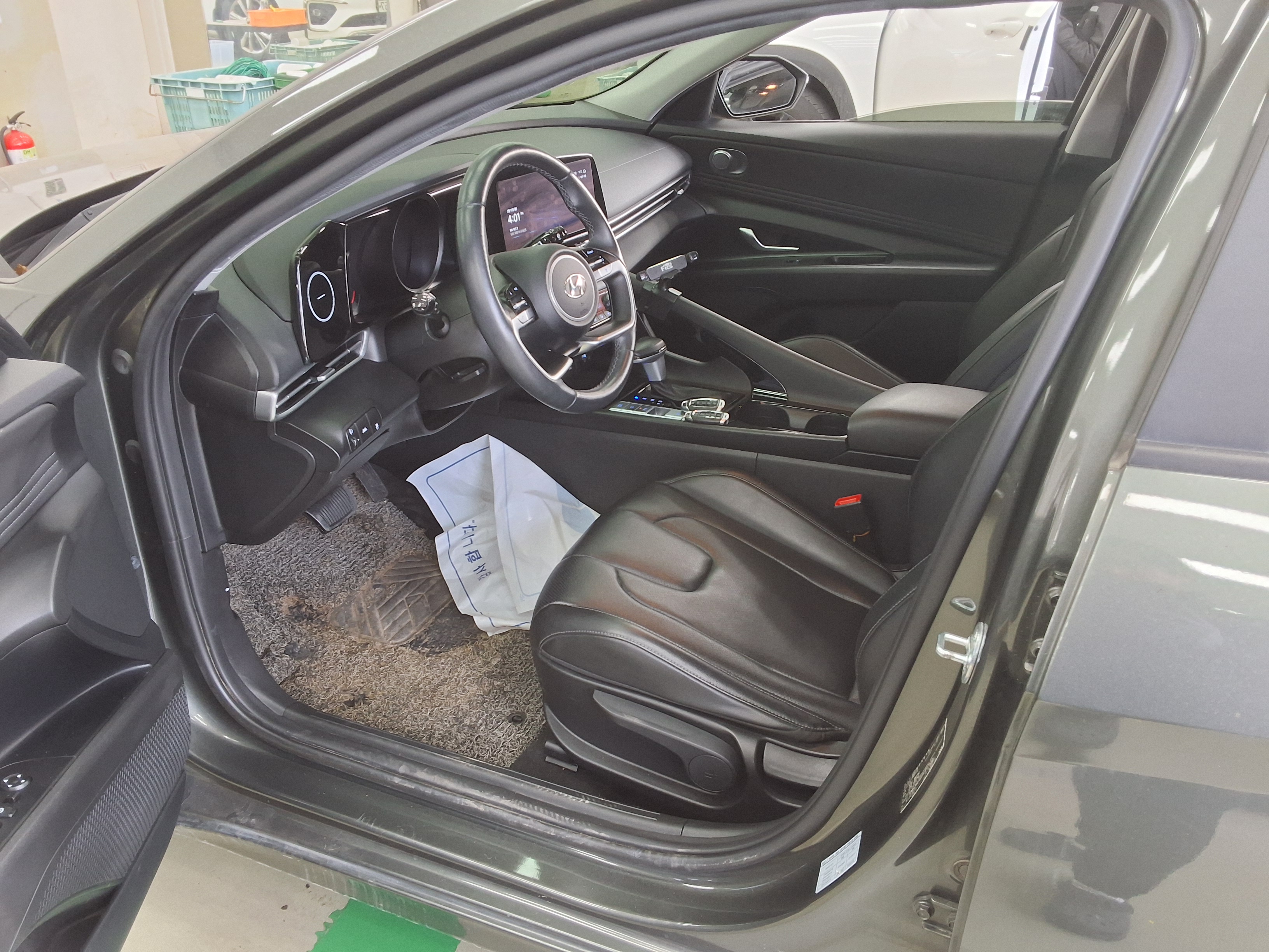 Hyundai Elantra 2023 - Image 9