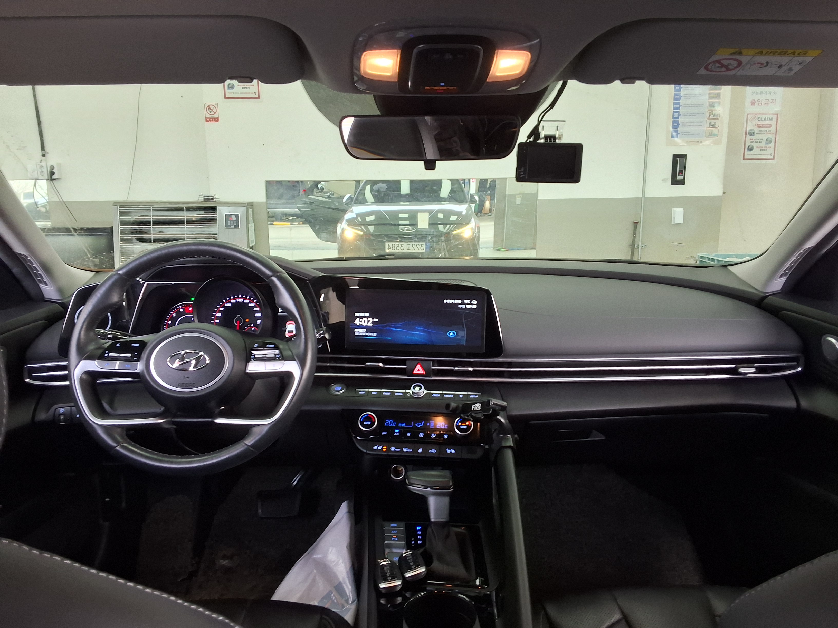 Hyundai Elantra 2023 - Image 19