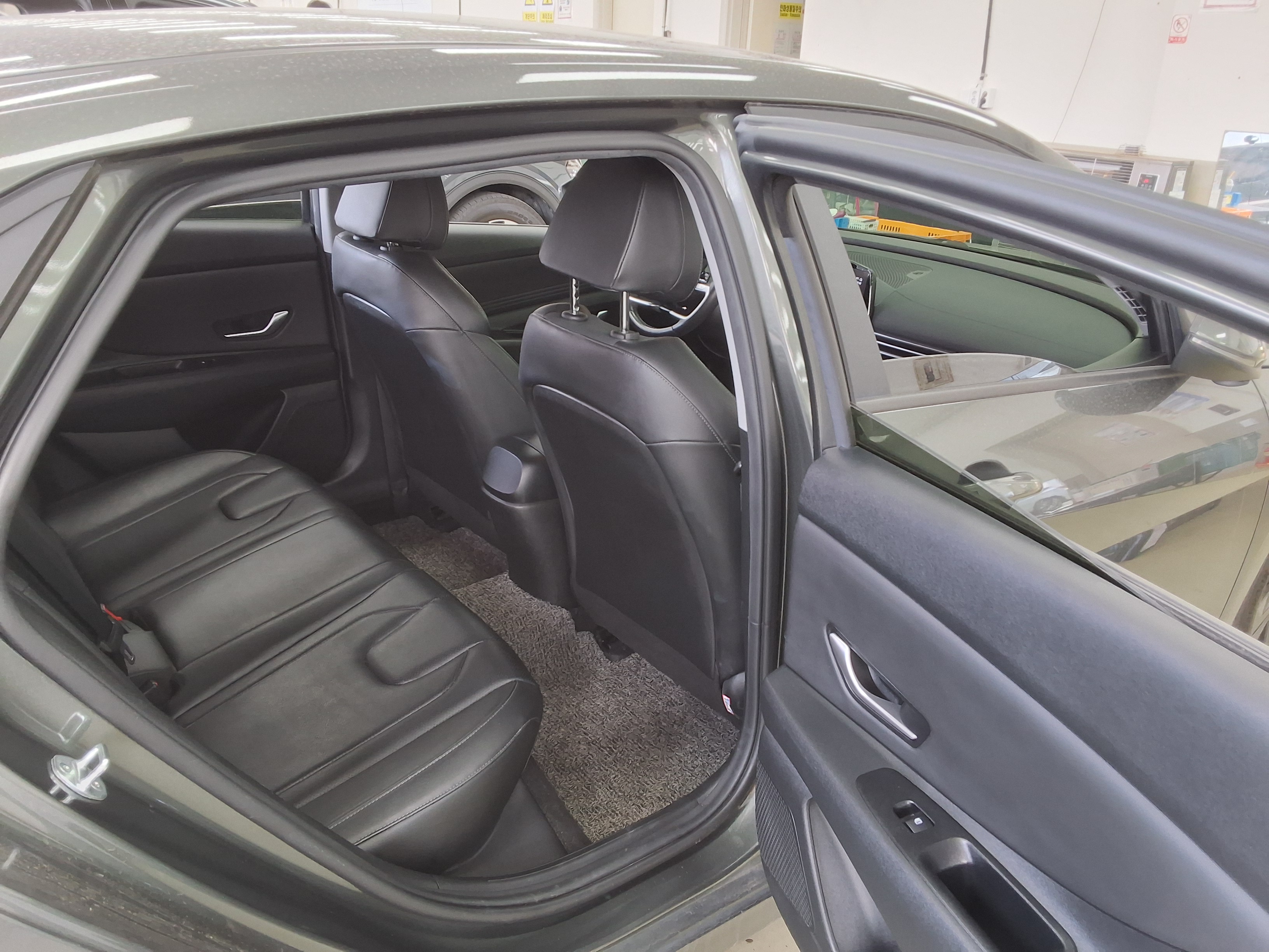 Hyundai Elantra 2023 - Image 12