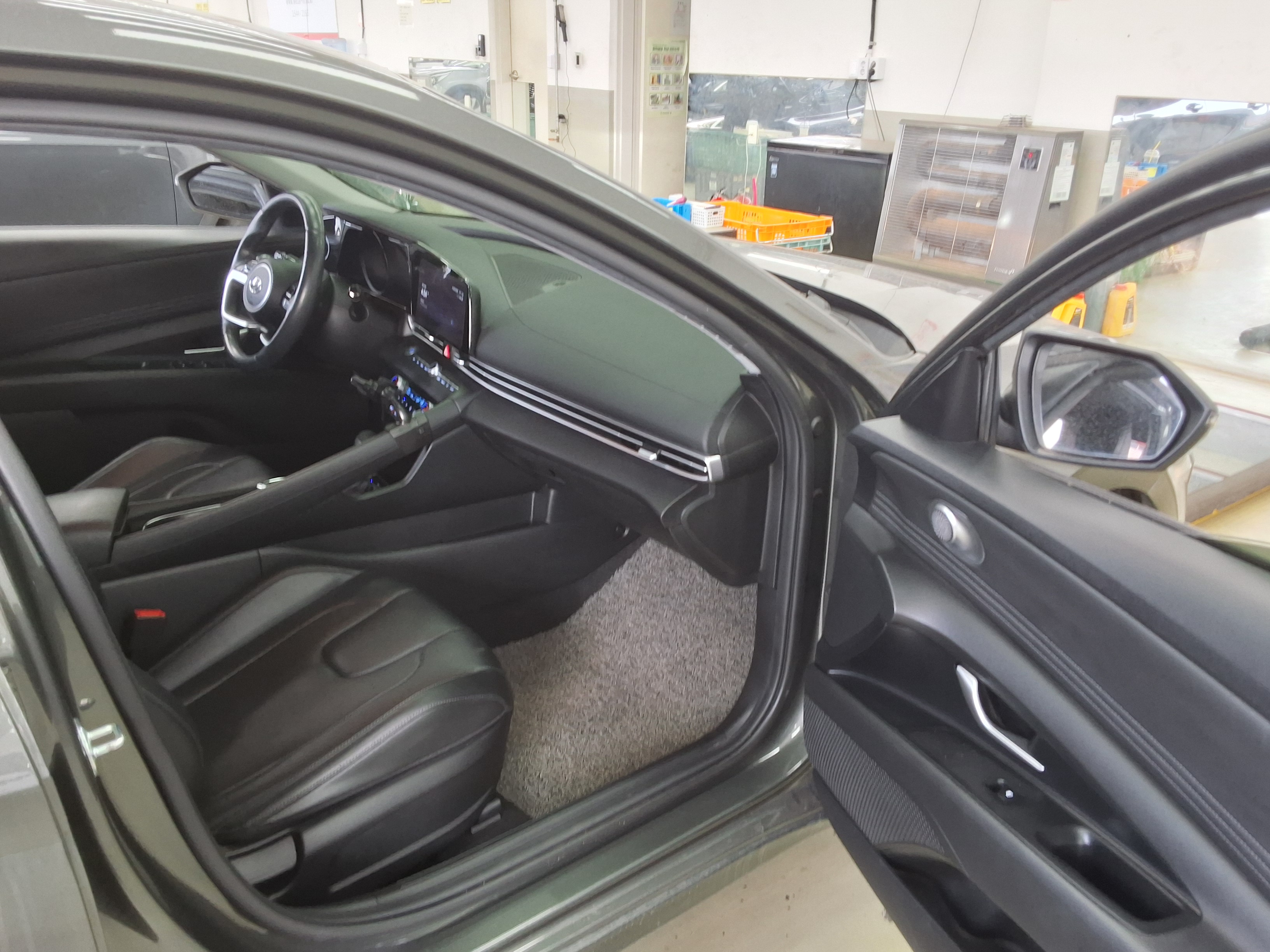 Hyundai Elantra 2023 - Image 13