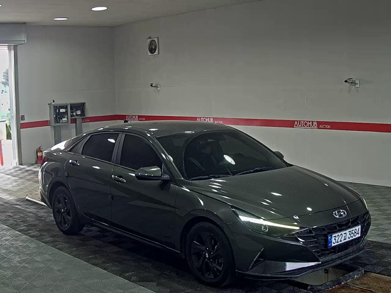 Hyundai Elantra 2023 - Image 2