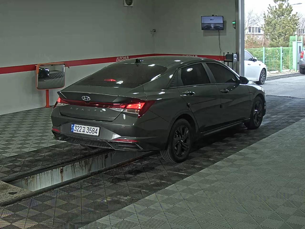 Hyundai Elantra 2023 - Image 4