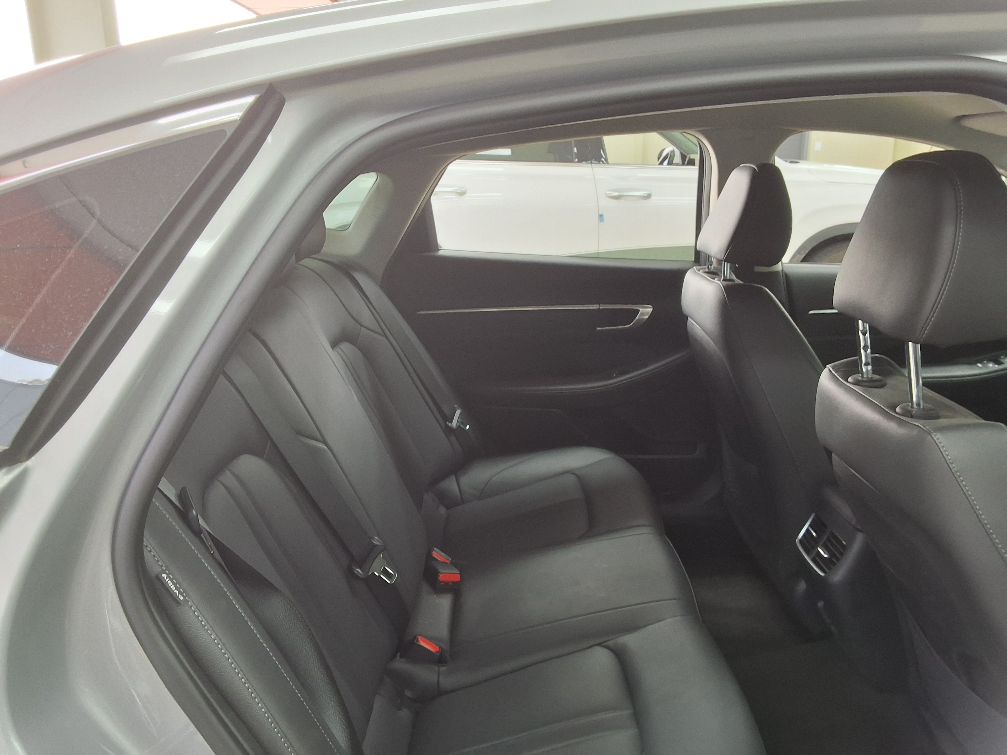 Hyundai Sonata 2023 - Image 12