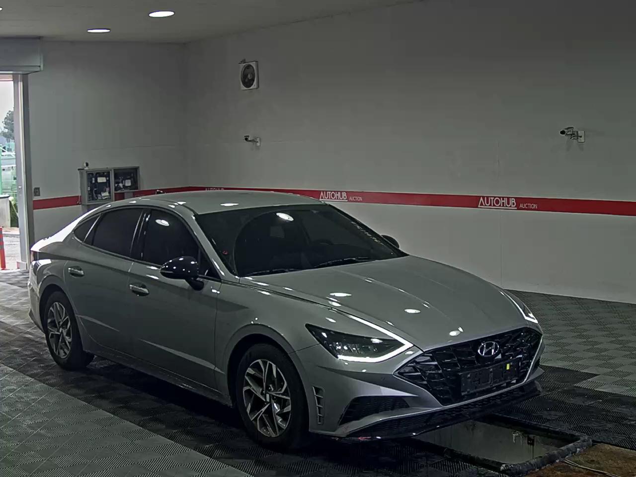 Hyundai Sonata 2023 - Image 2