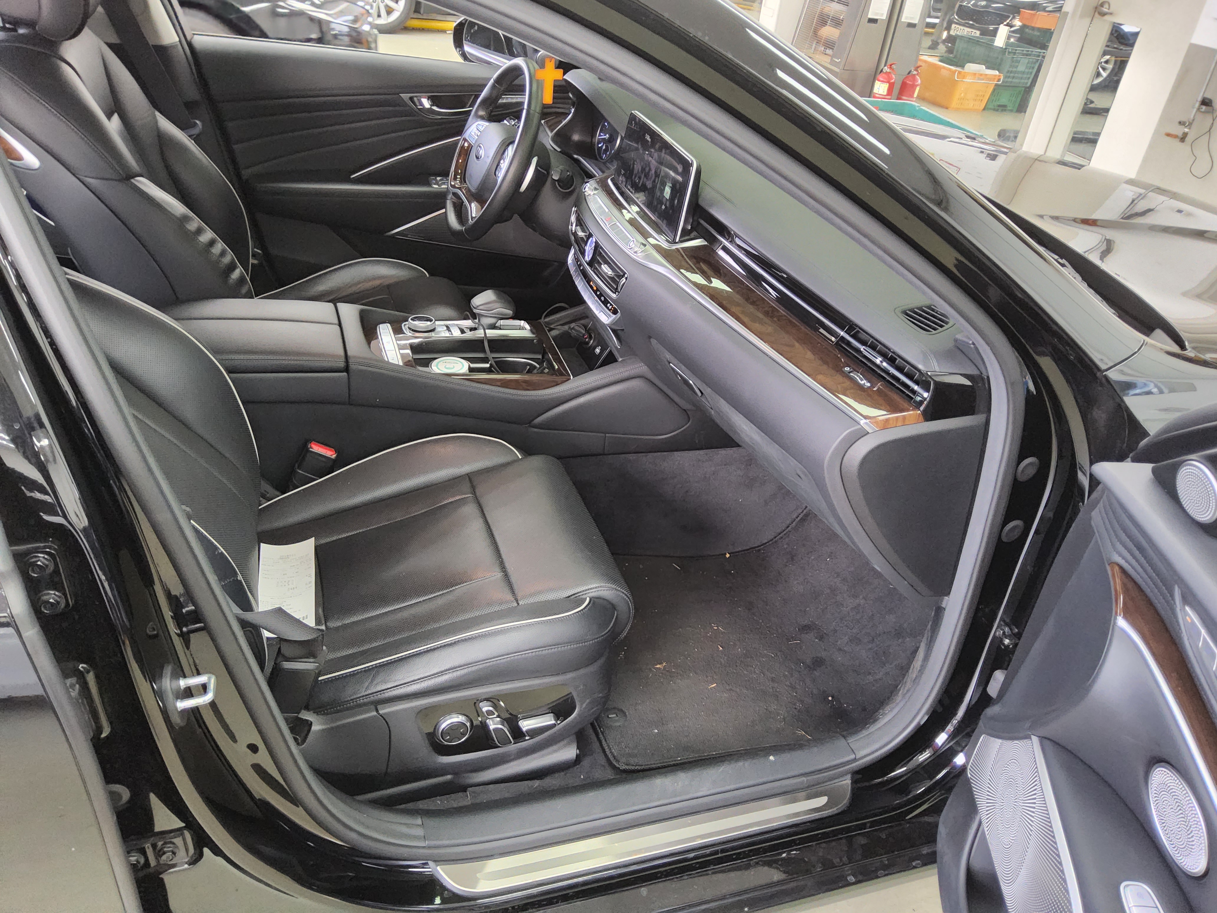 Kia K9 2019 - Image 13