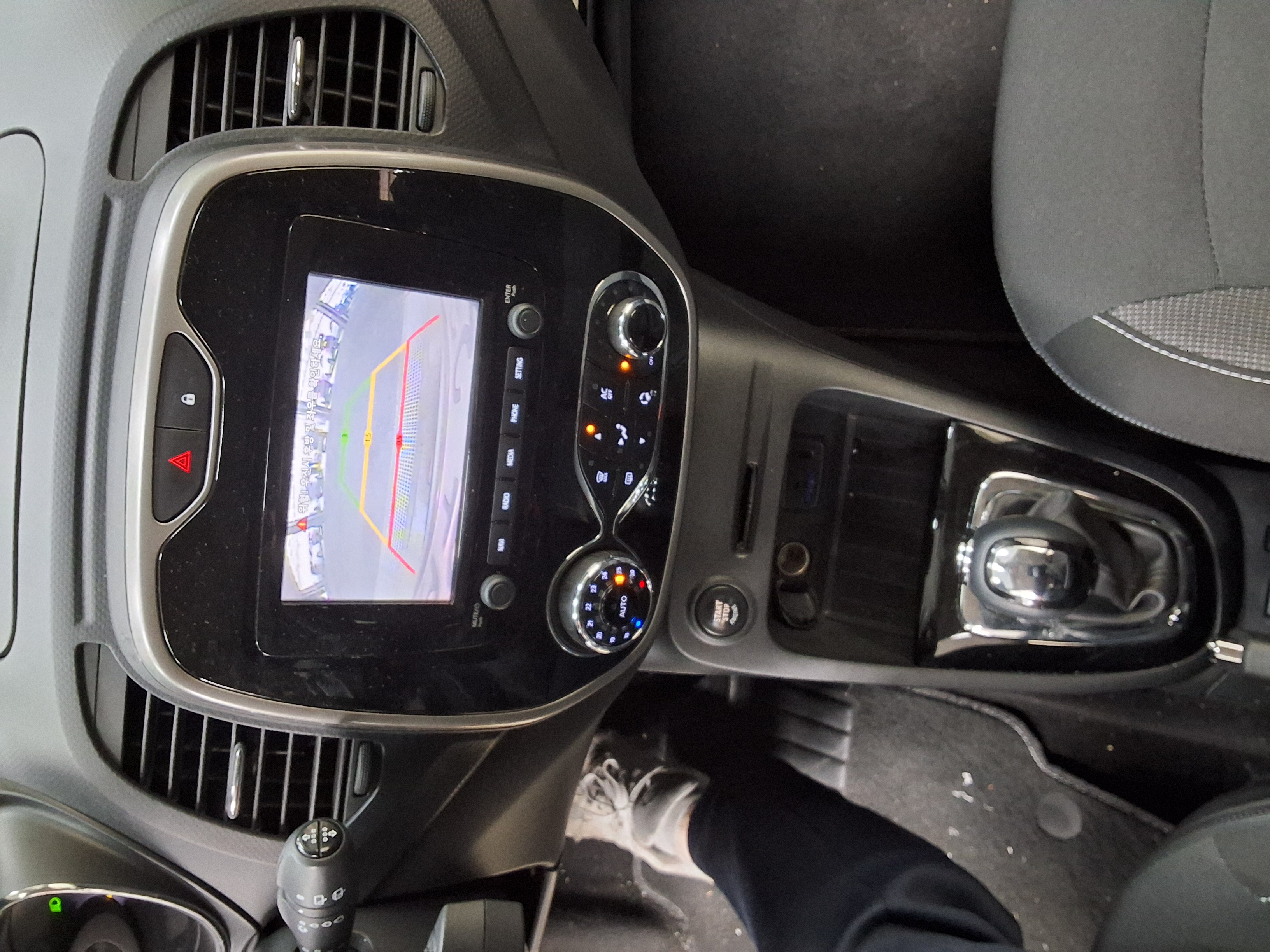 Renault Samsung QM3 2015 - Image 10