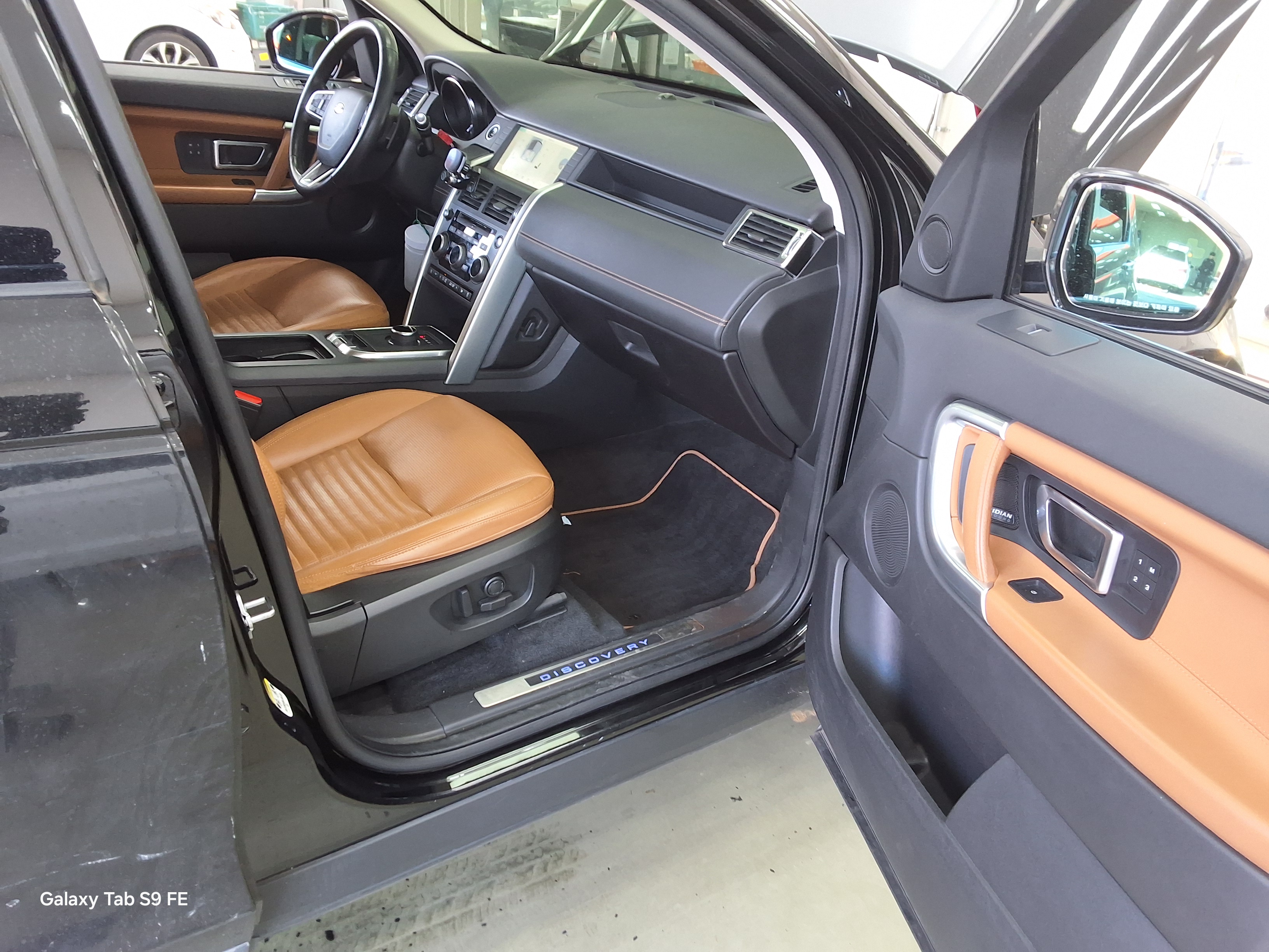Land Rover Discovery 2019 - Image 13