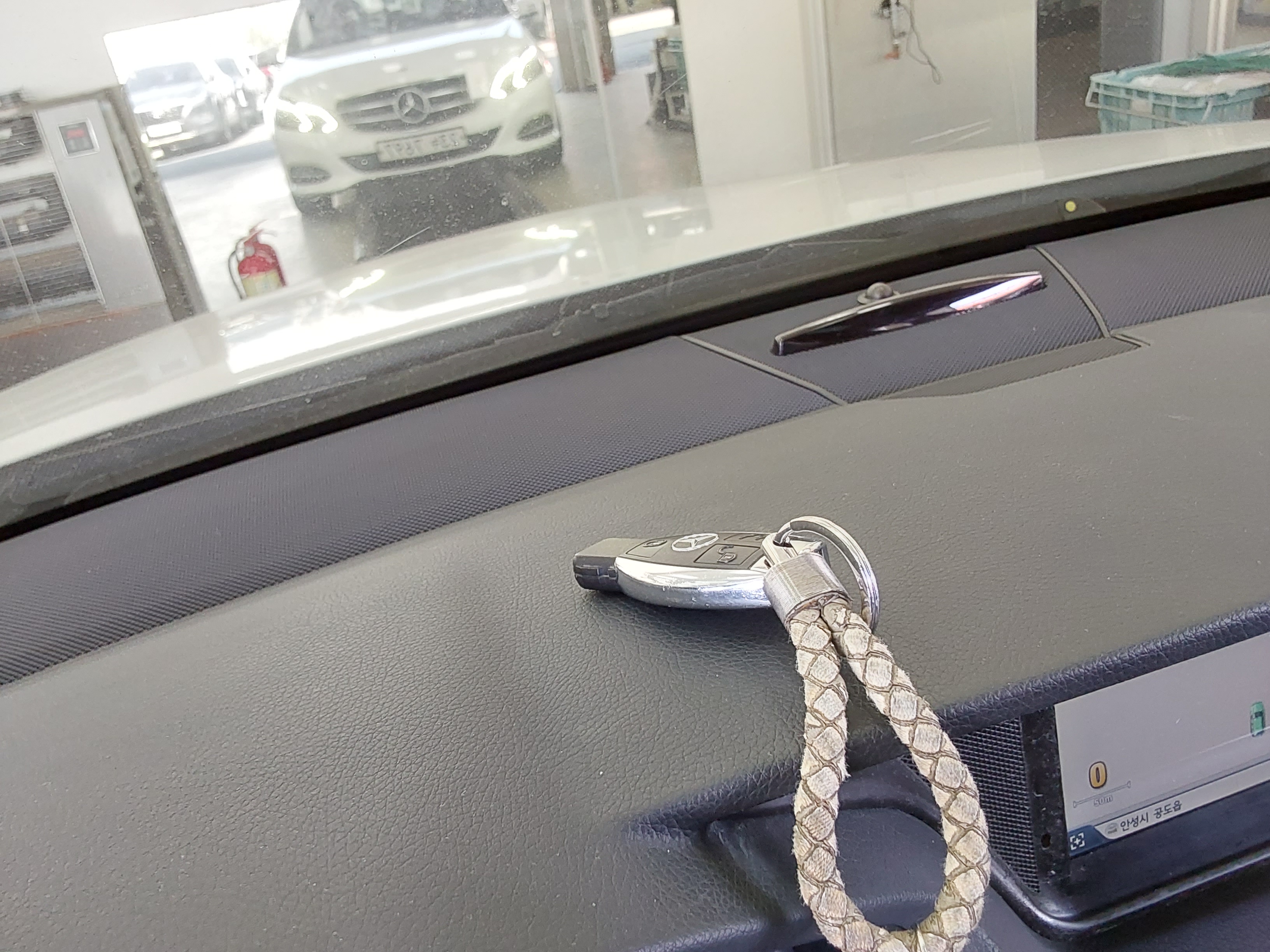 Mercedes-Benz E-Class 2014 - Image 17