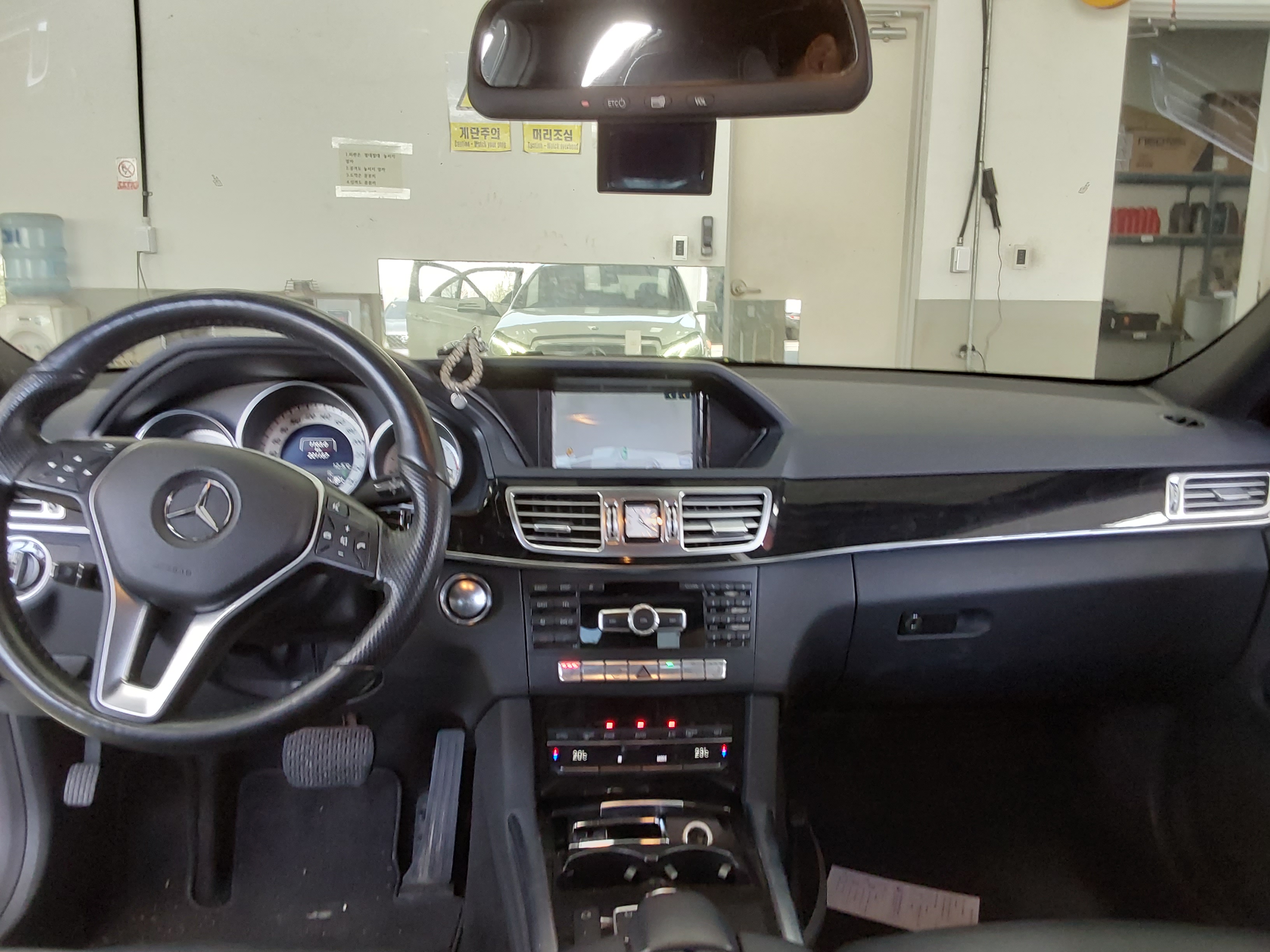 Mercedes-Benz E-Class 2014 - Image 10