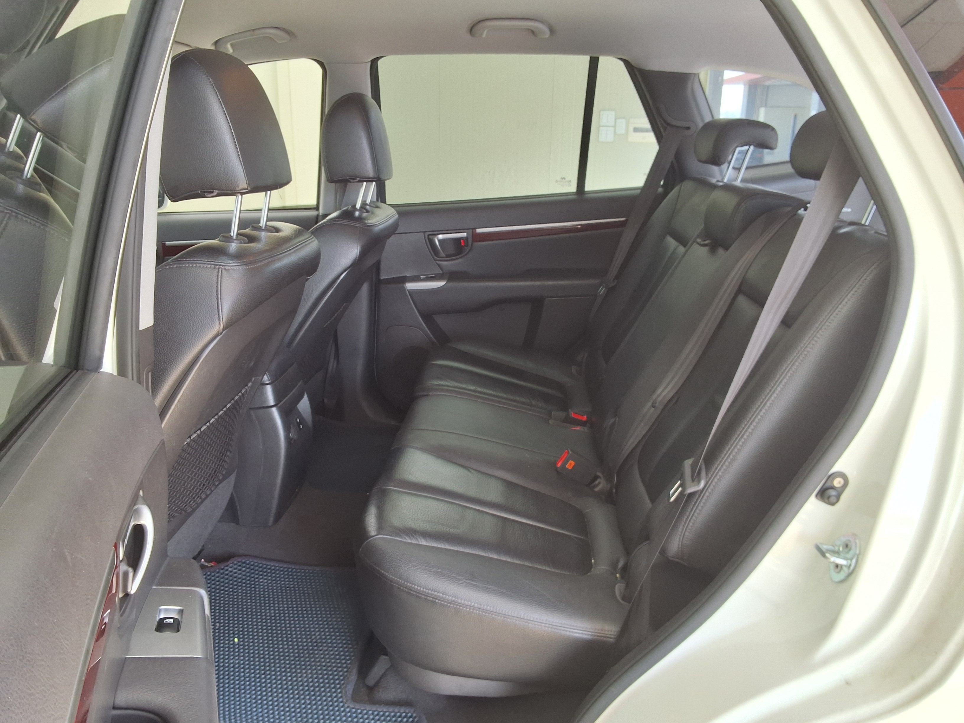 هيونداي سانتافي 2011 - صورة 11