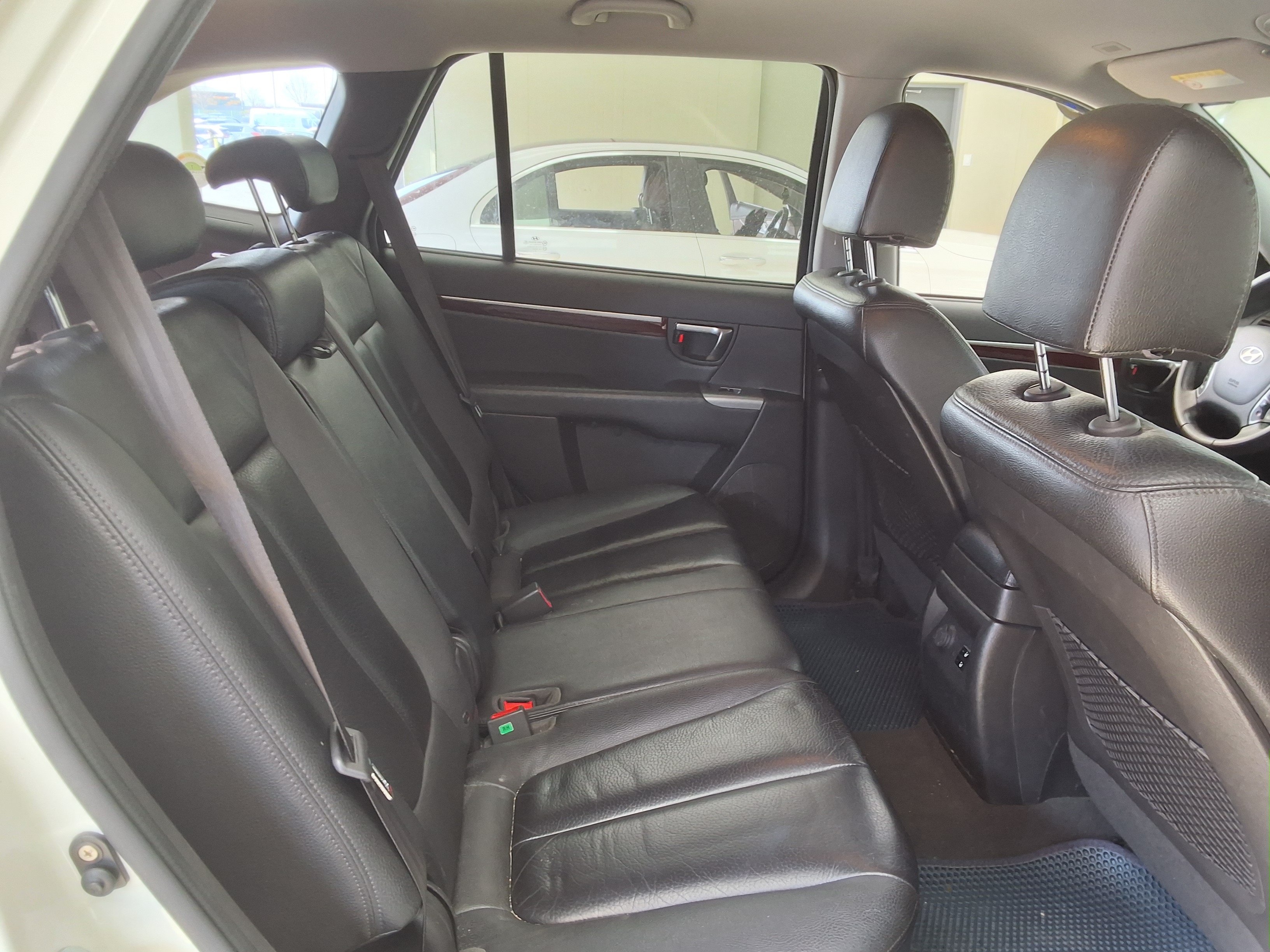 هيونداي سانتافي 2011 - صورة 12