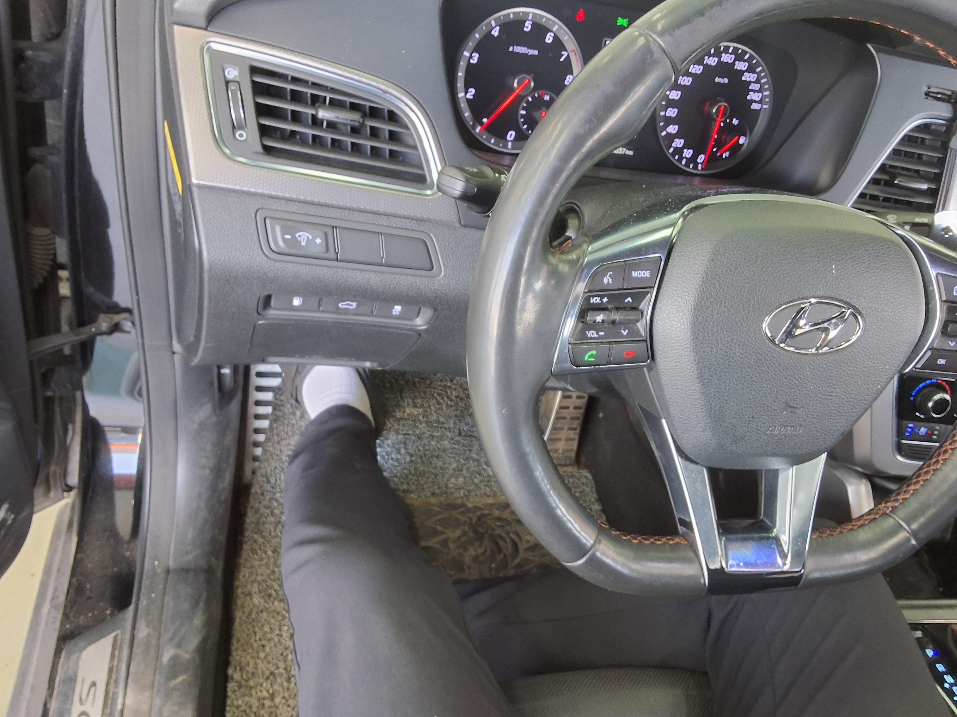 Hyundai  LF쏘나타 2015 - Image 16