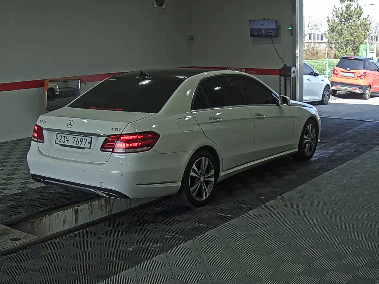 Mercedes-Benz E-Class 2014 - Image 4