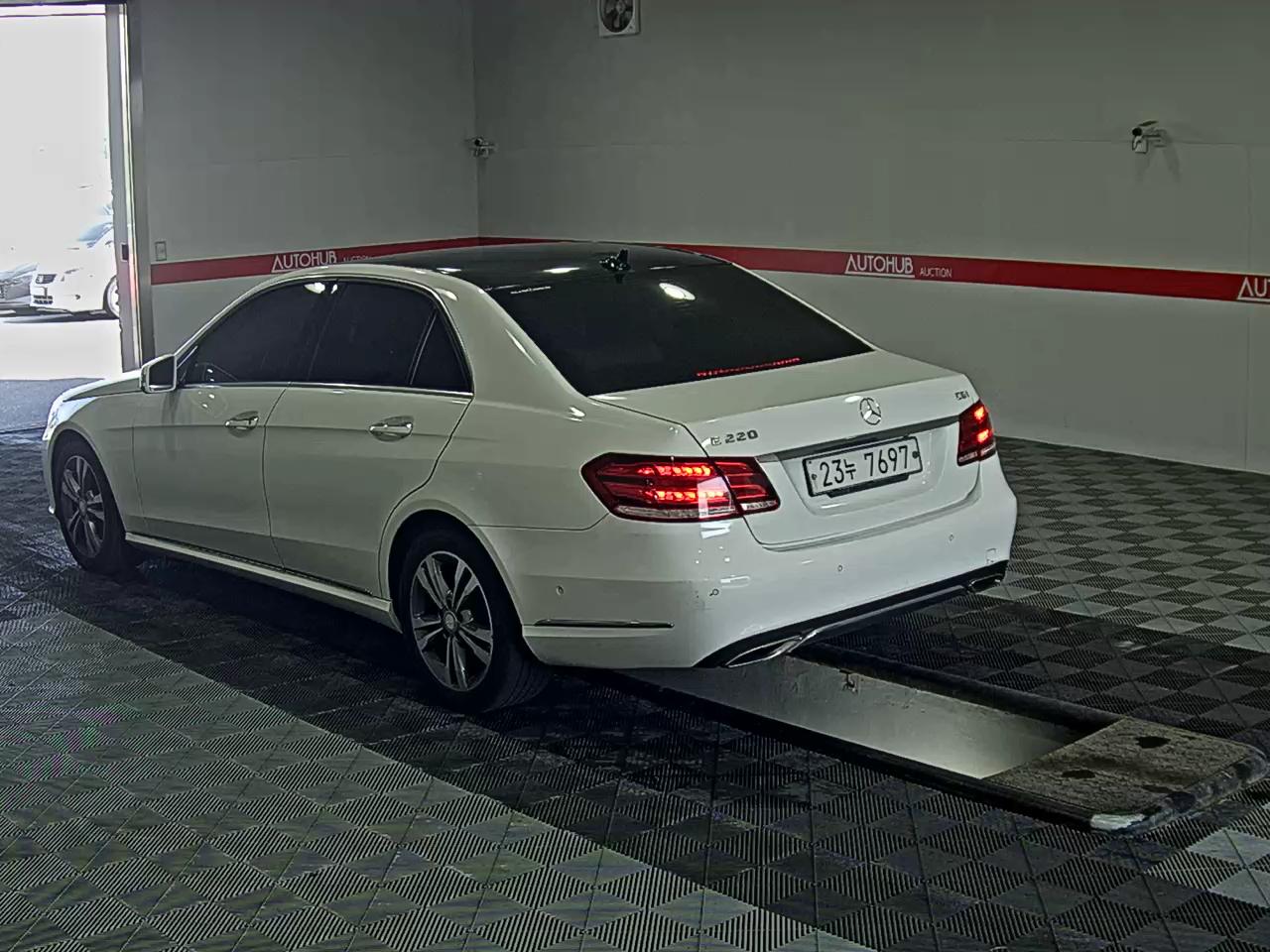 Mercedes-Benz E-Class 2014 - Image 5