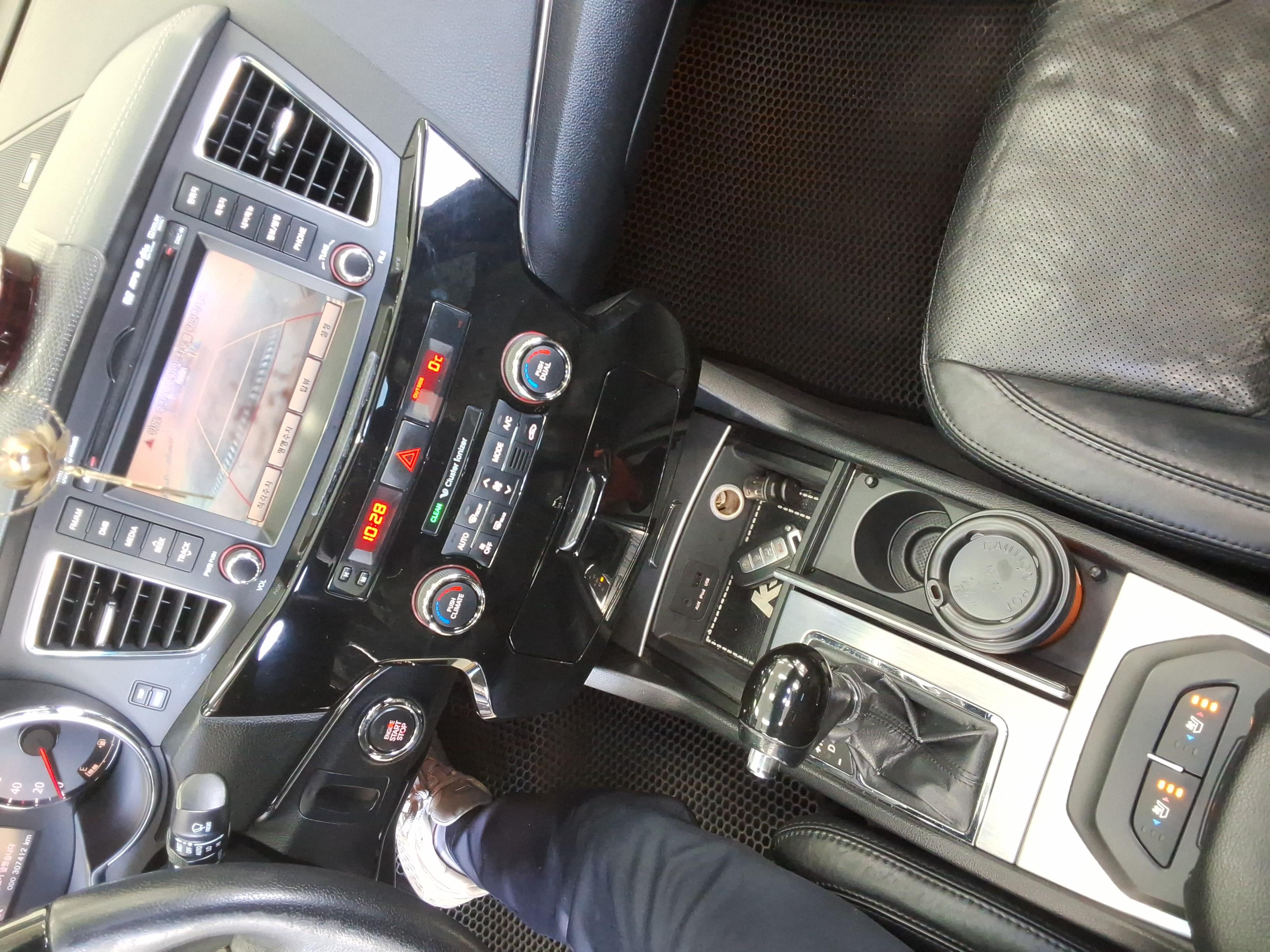 Kia K7 2011 - Image 17