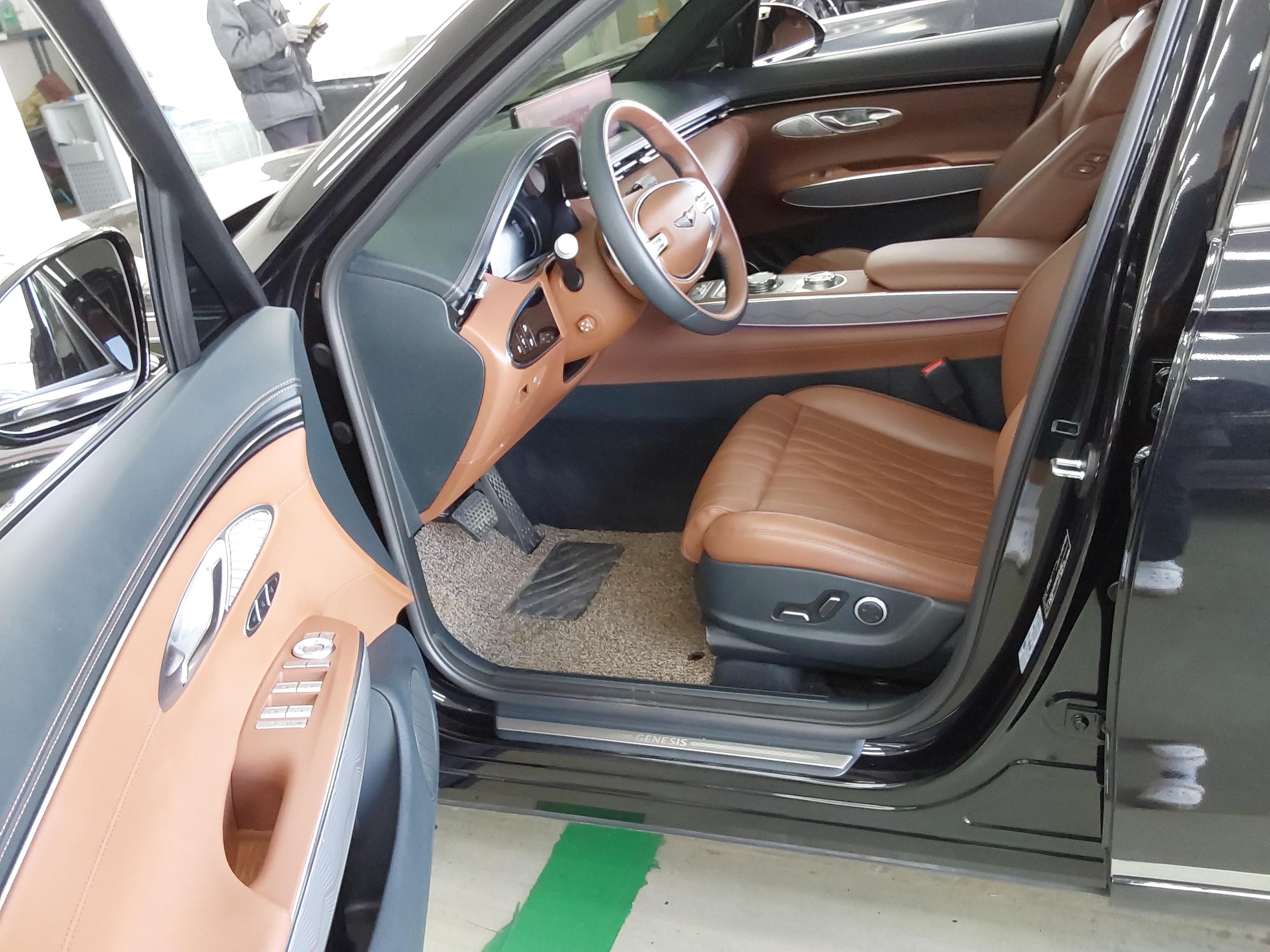 جينيسيس GV70 2023 - صورة 9