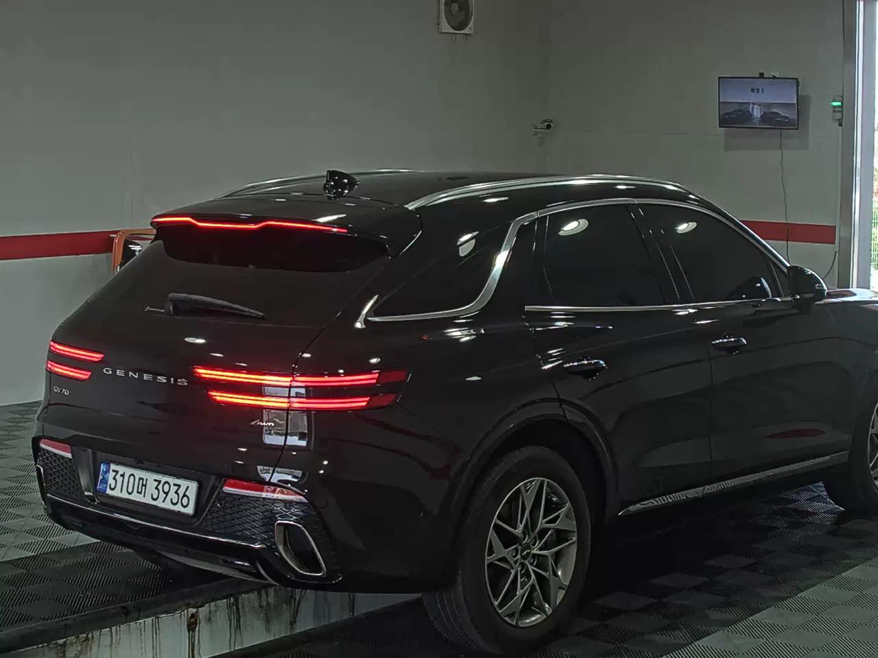 جينيسيس GV70 2023 - صورة 4