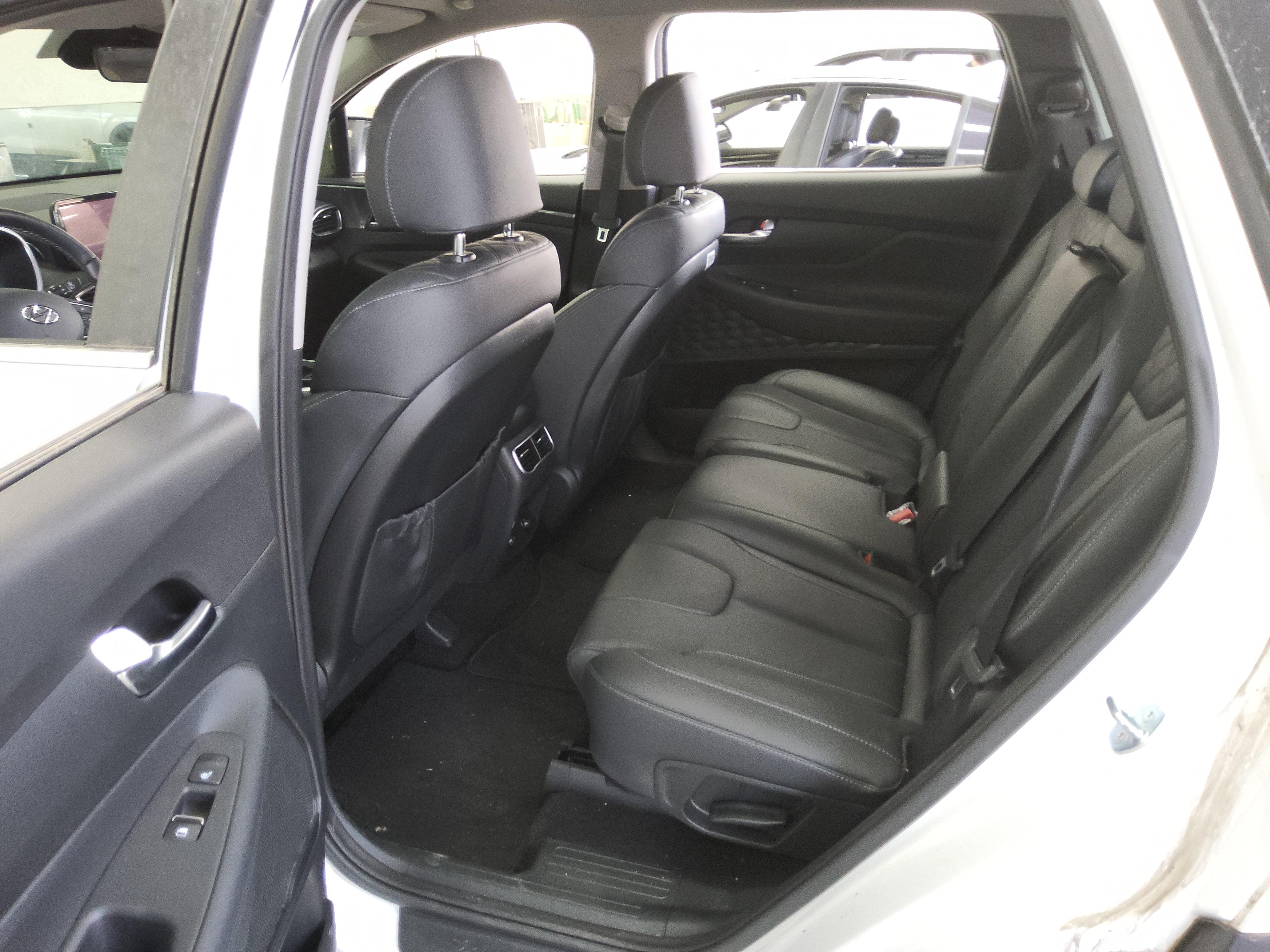 Hyundai Santa Fe 2023 - Image 11