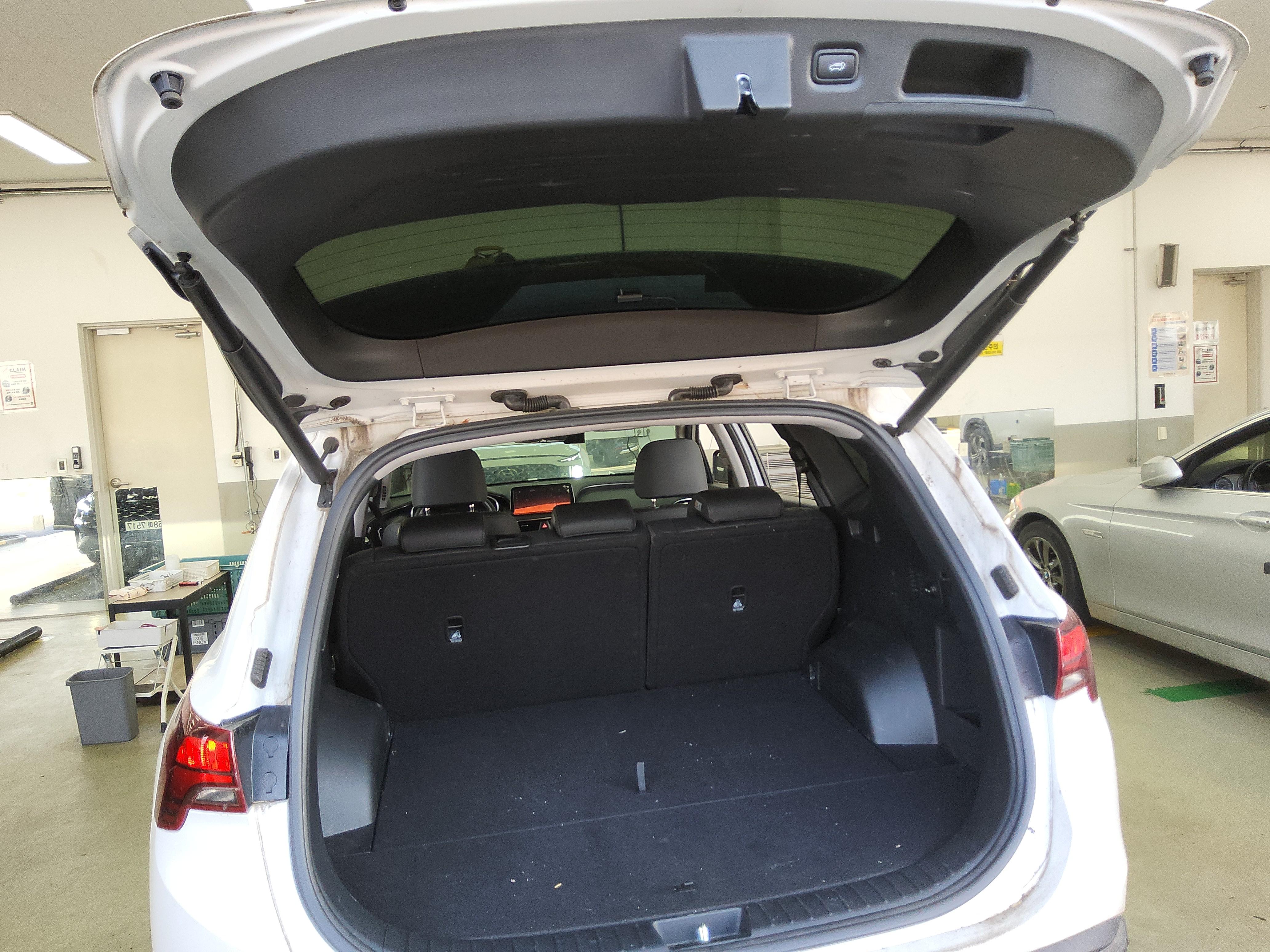 Hyundai Santa Fe 2023 - Image 14