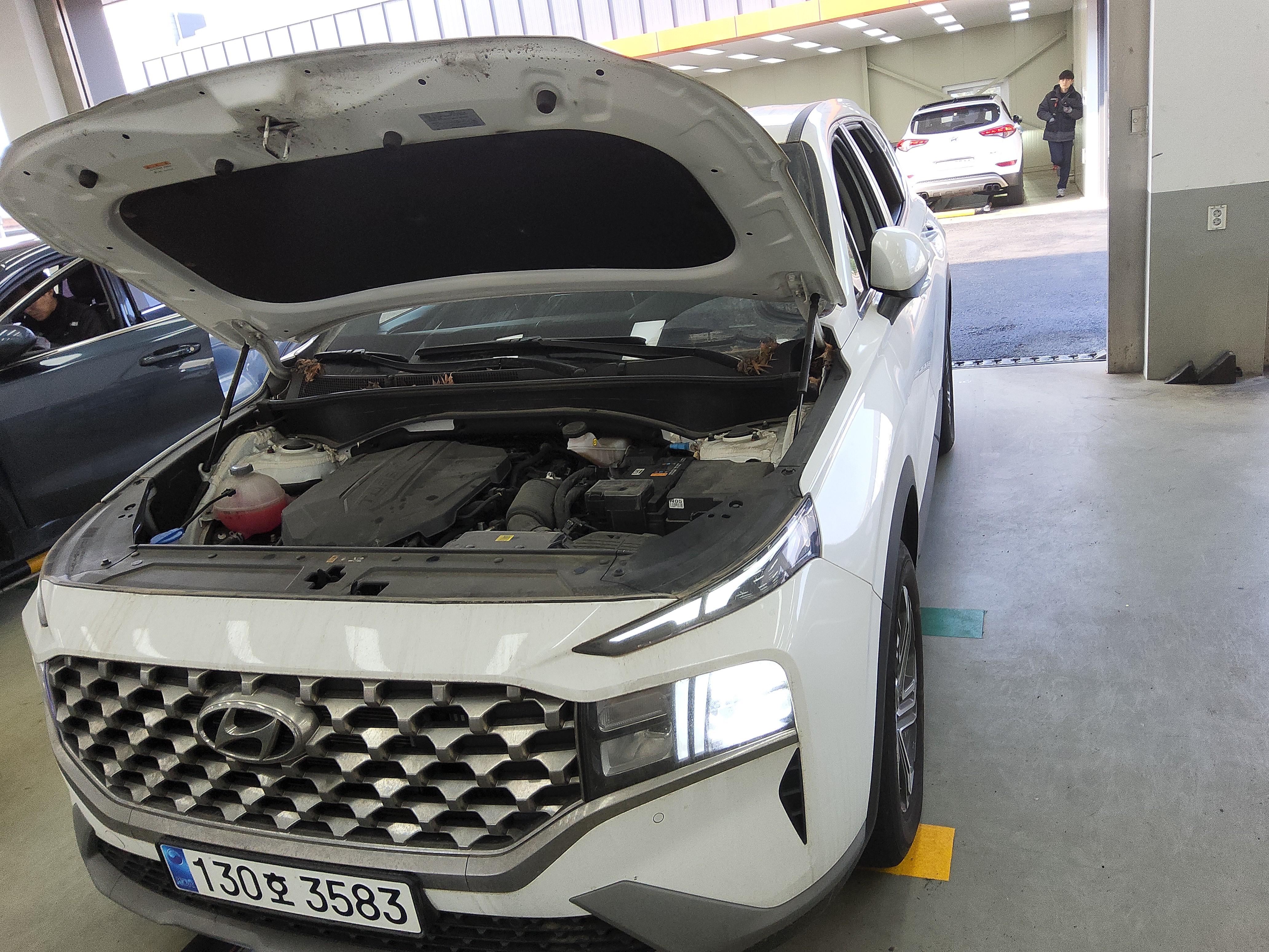 Hyundai Santa Fe 2023 - Image 17