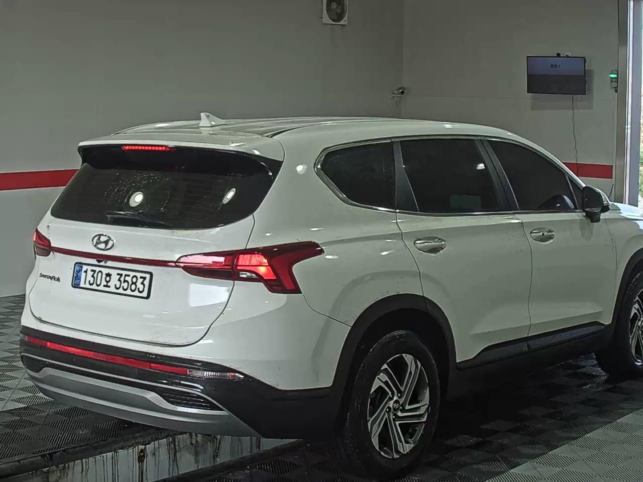 Hyundai Santa Fe 2023 - Image 4