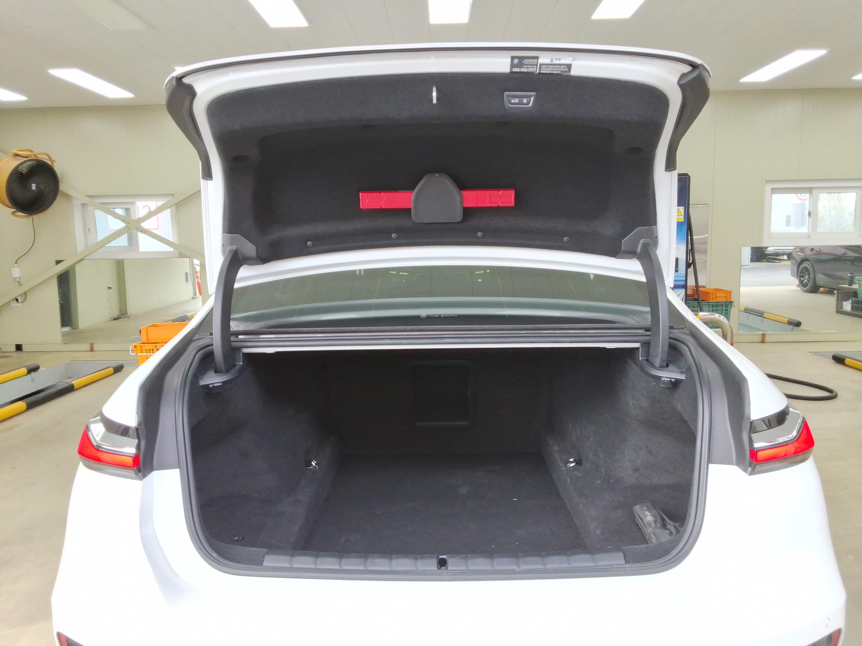 BMW 7 Series 2024 - Image 12