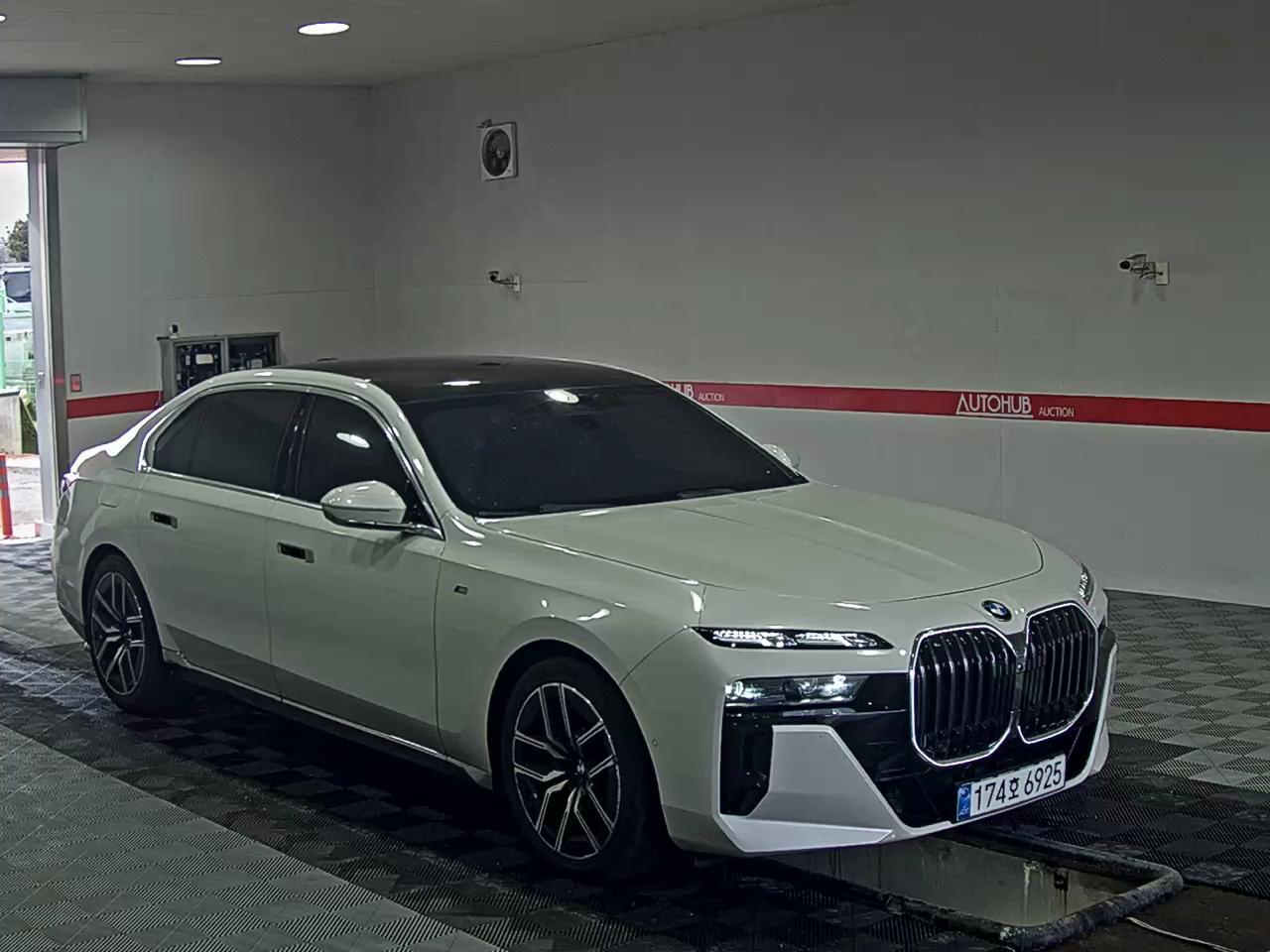 BMW 7 Series 2024 - Image 2