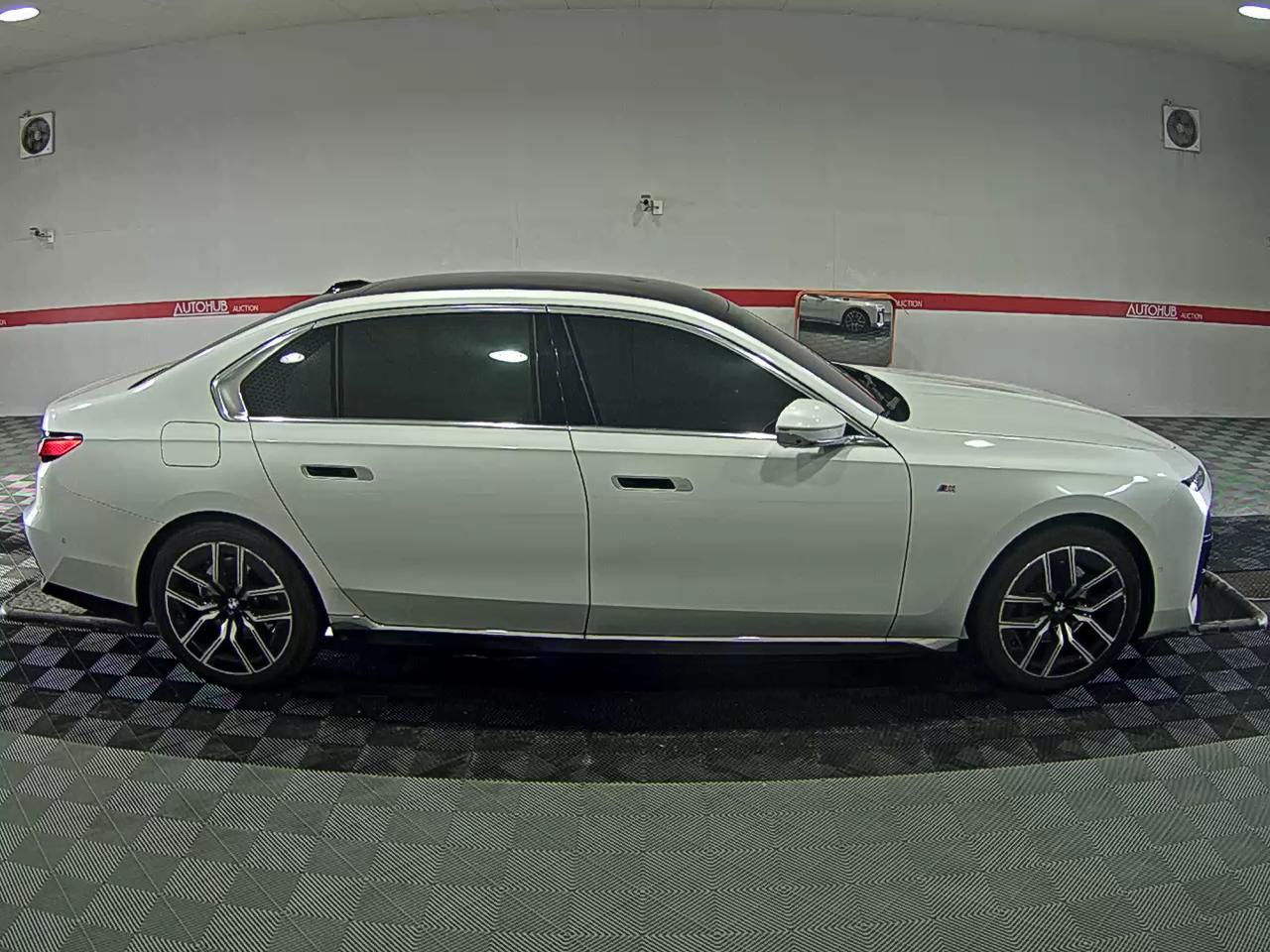 BMW 7 Series 2024 - Image 3