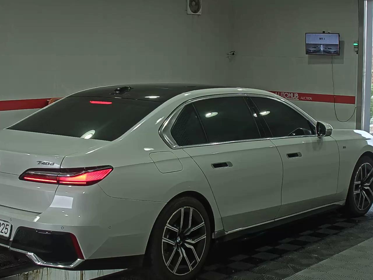 BMW 7 Series 2024 - Image 4