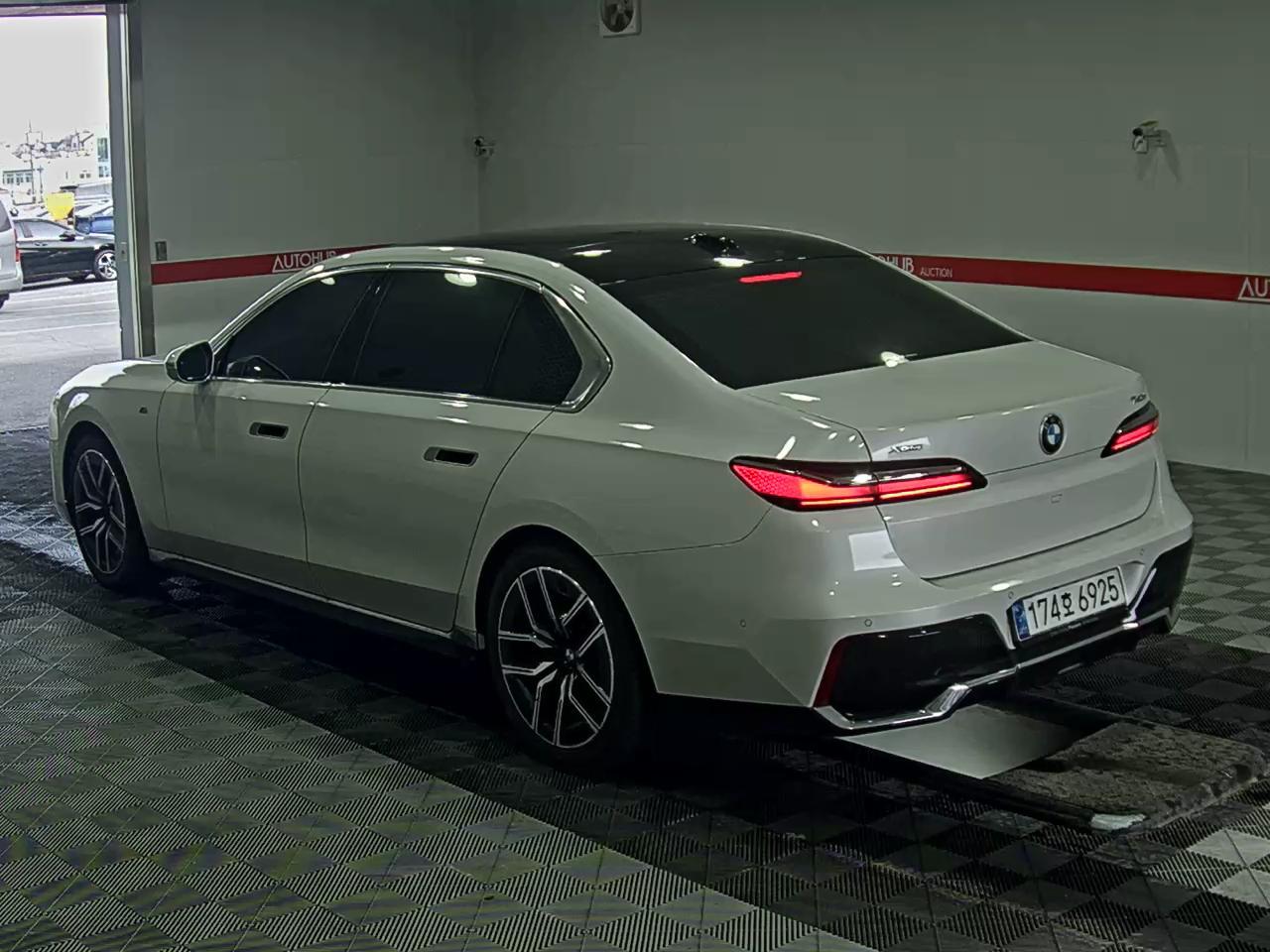 BMW 7 Series 2024 - Image 5