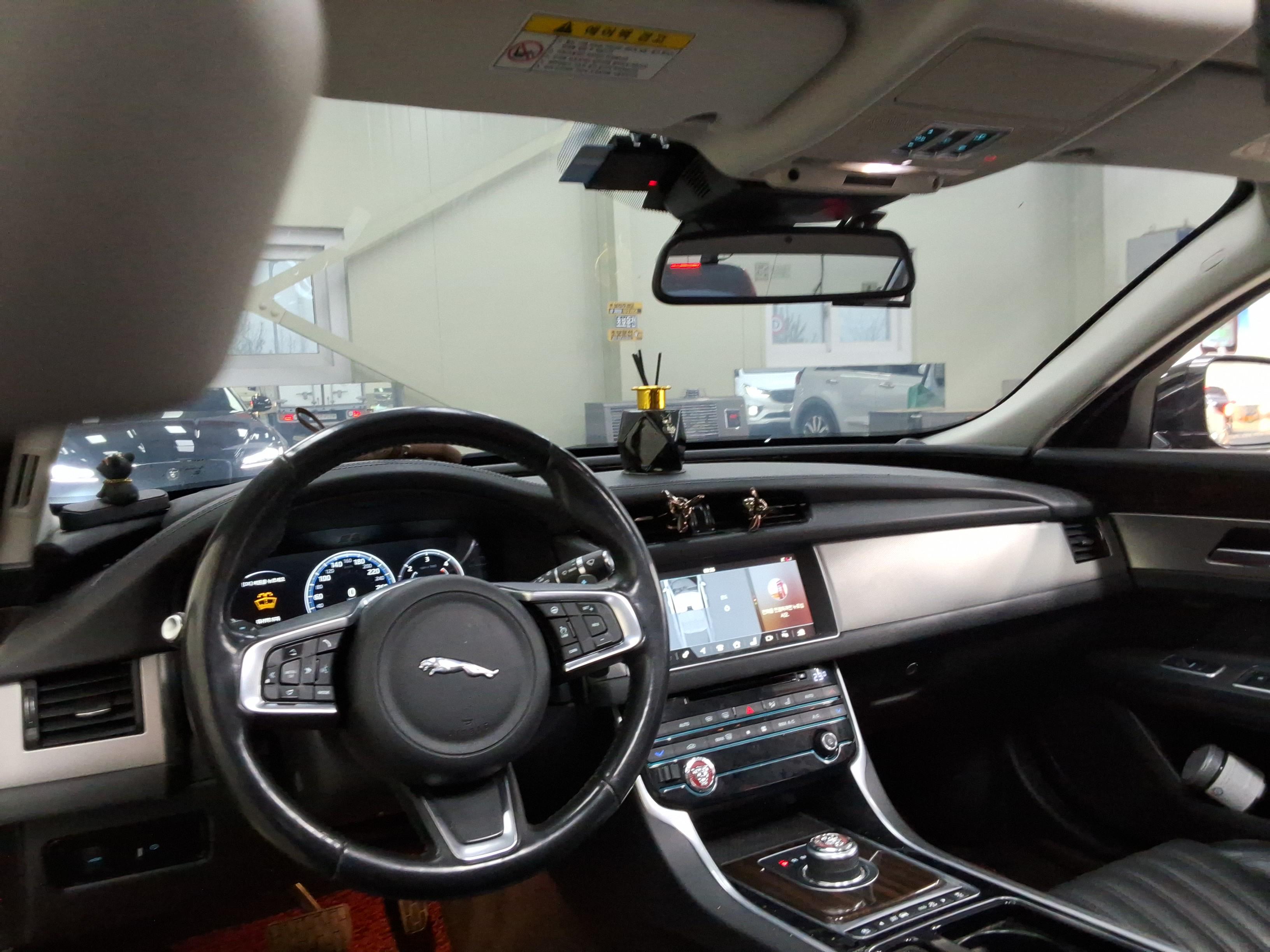 Jaguar Jaguar 2018 - Image 10