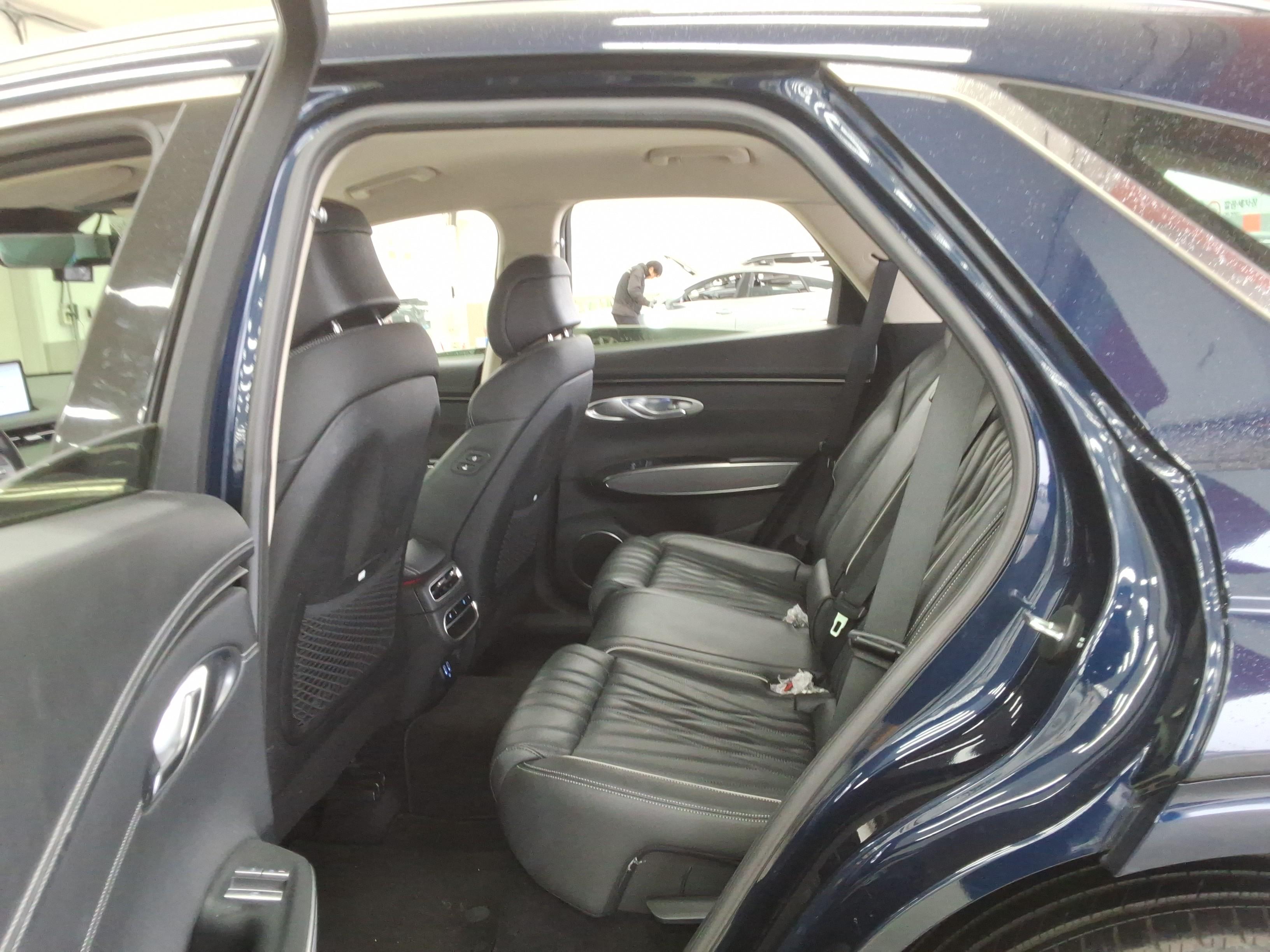 جينيسيس GV70 2021 - صورة 12