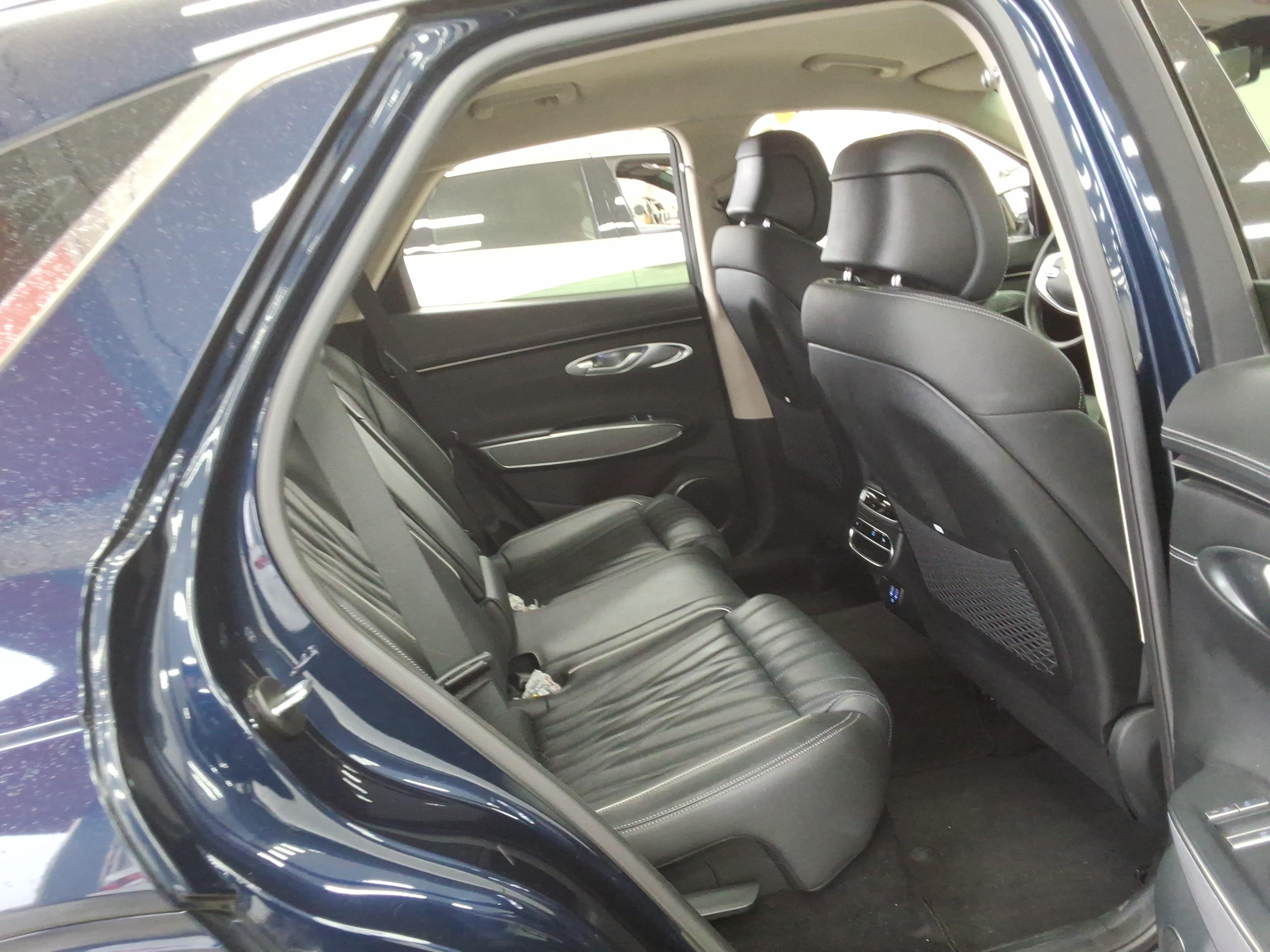 جينيسيس GV70 2021 - صورة 13