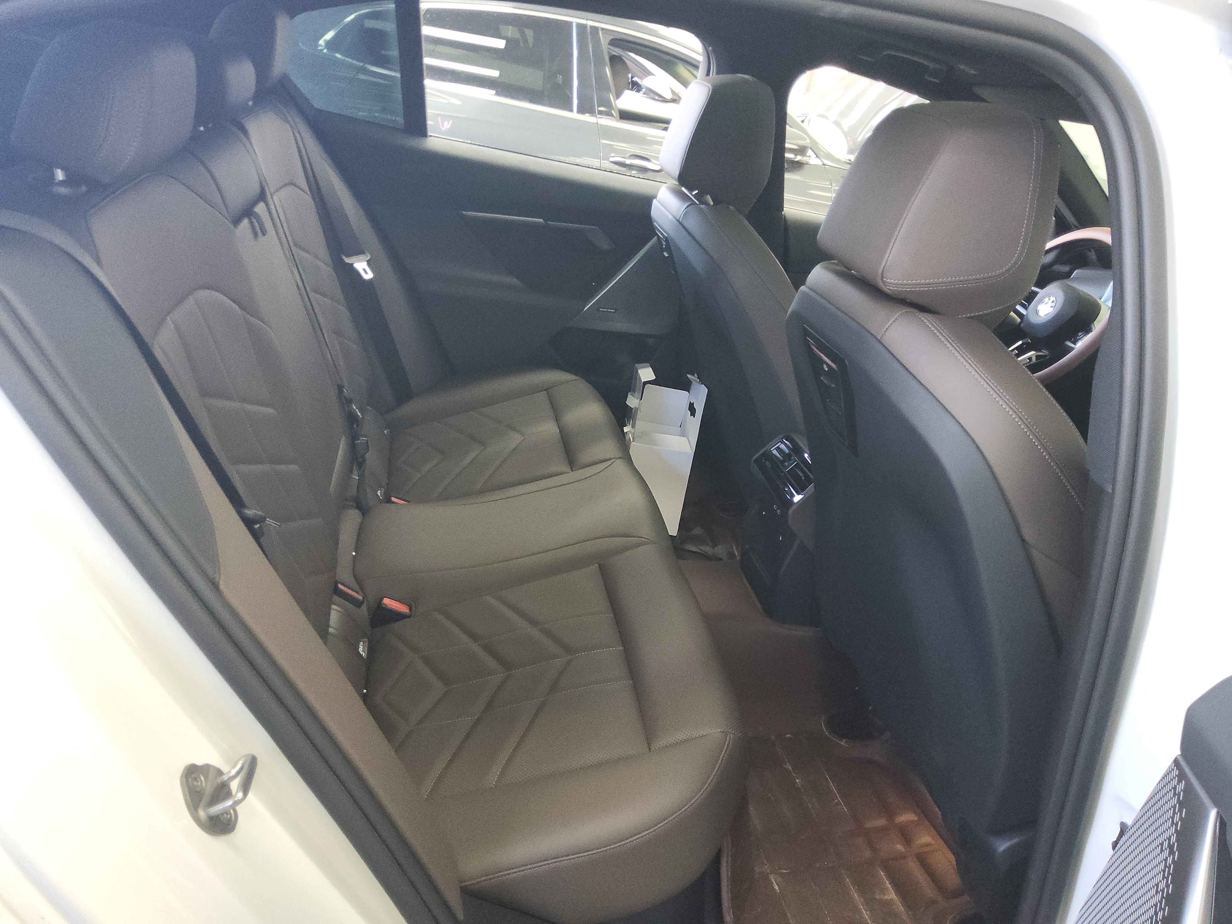 بي إم دبليو الفئة 5 2024 - صورة 13