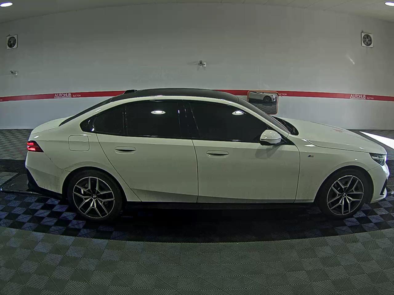 بي إم دبليو الفئة 5 2024 - صورة 3