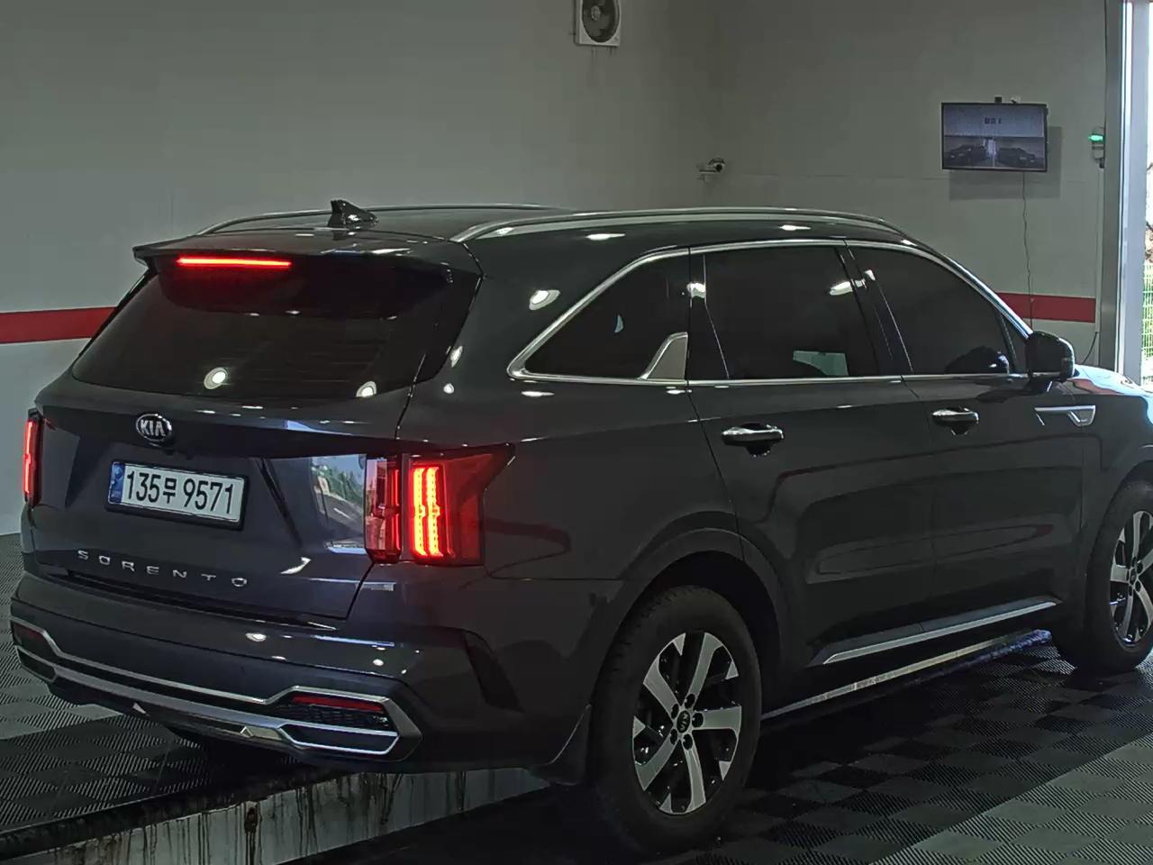 كيا سورينتو 2021 - صورة 4
