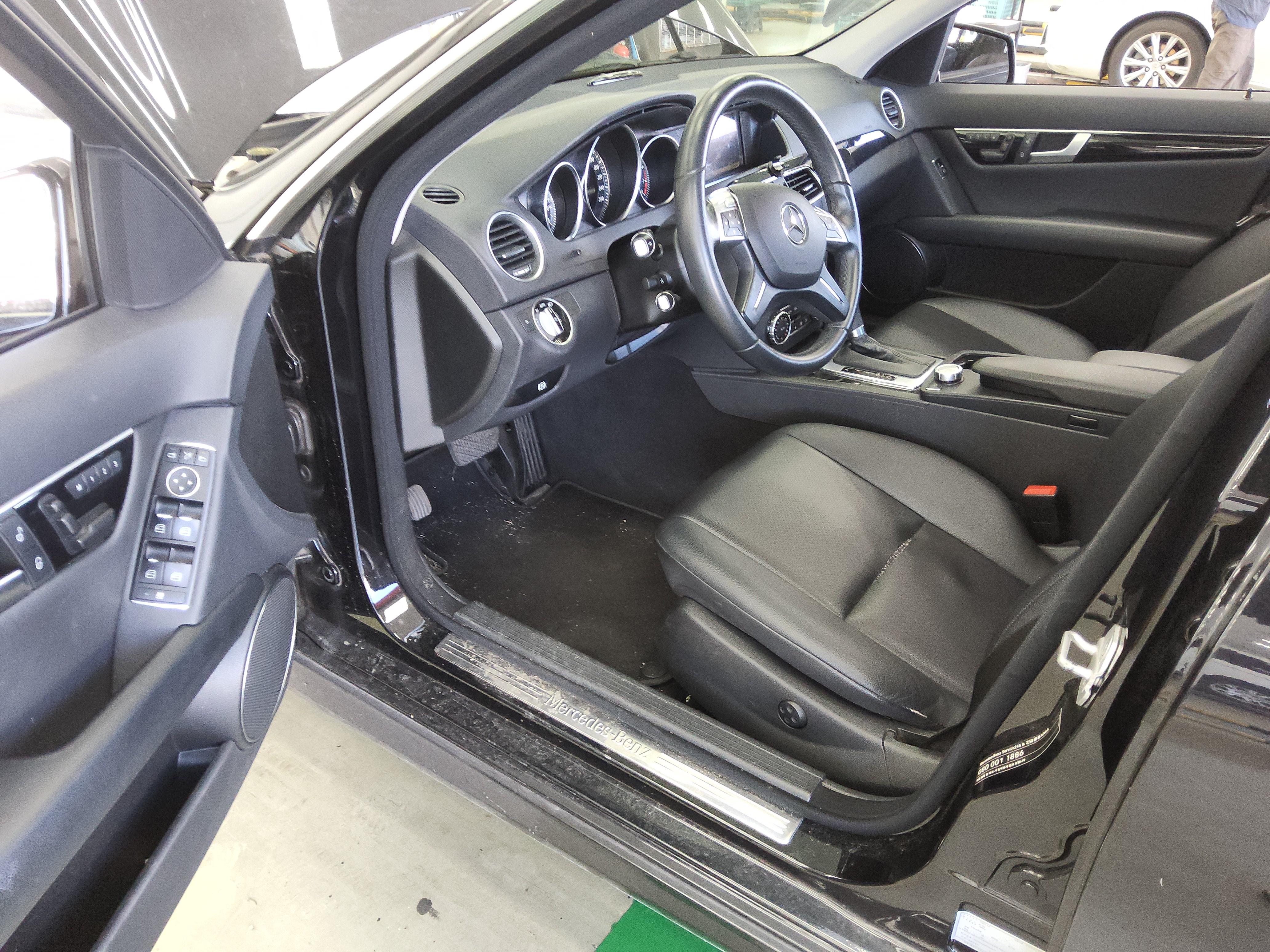 مرسيدس بنز سي كلاس 2013 - صورة 10