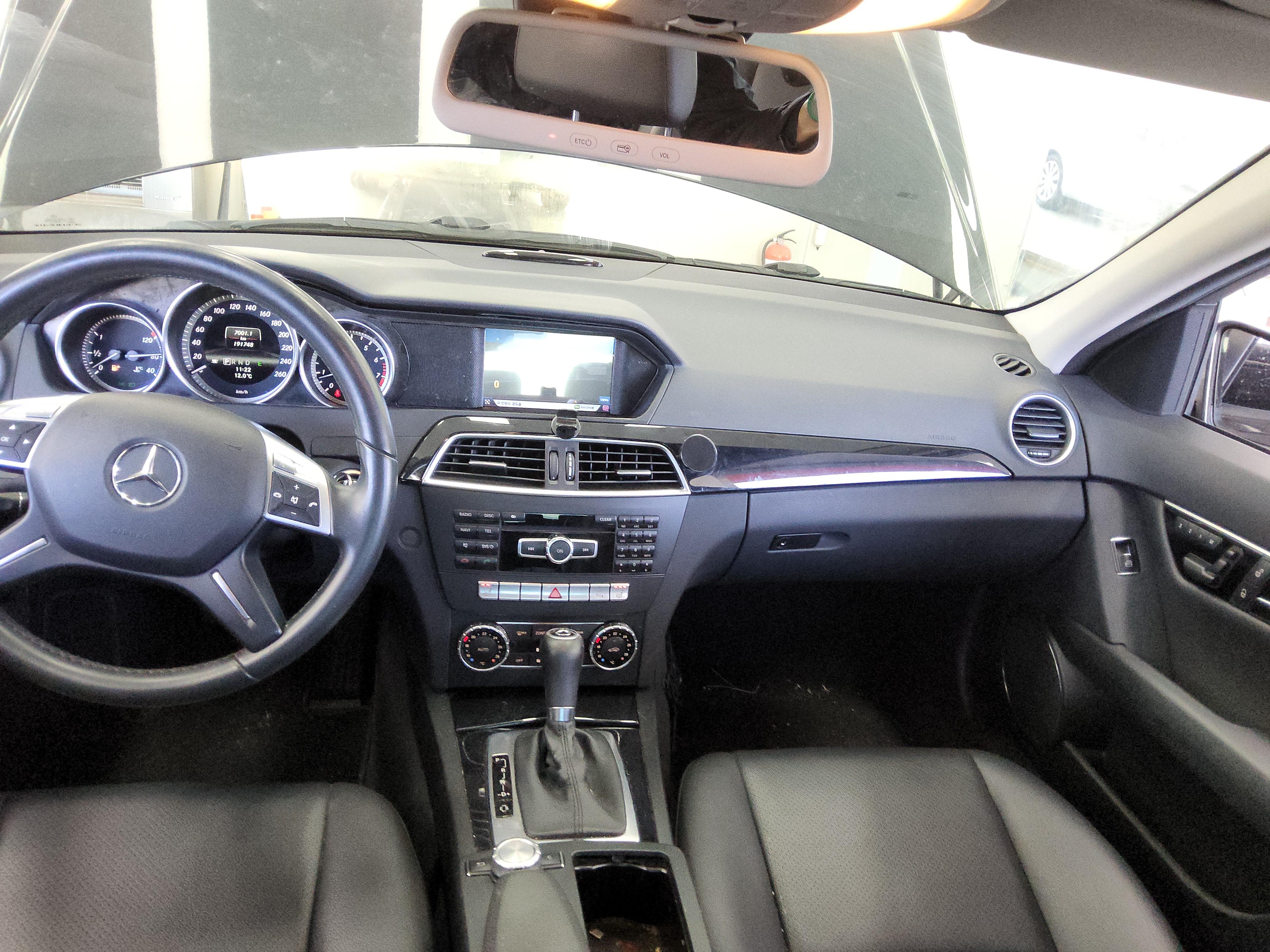 مرسيدس بنز سي كلاس 2013 - صورة 11