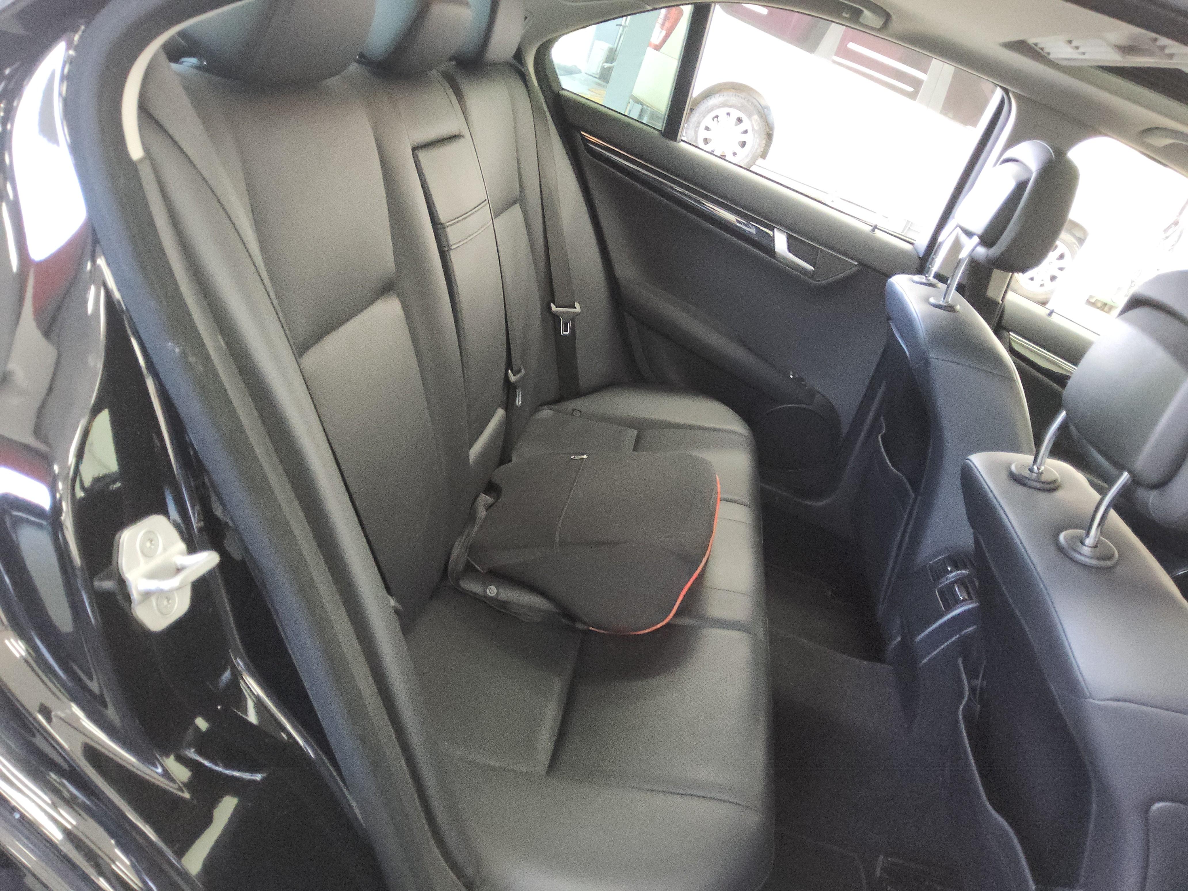 مرسيدس بنز سي كلاس 2013 - صورة 13