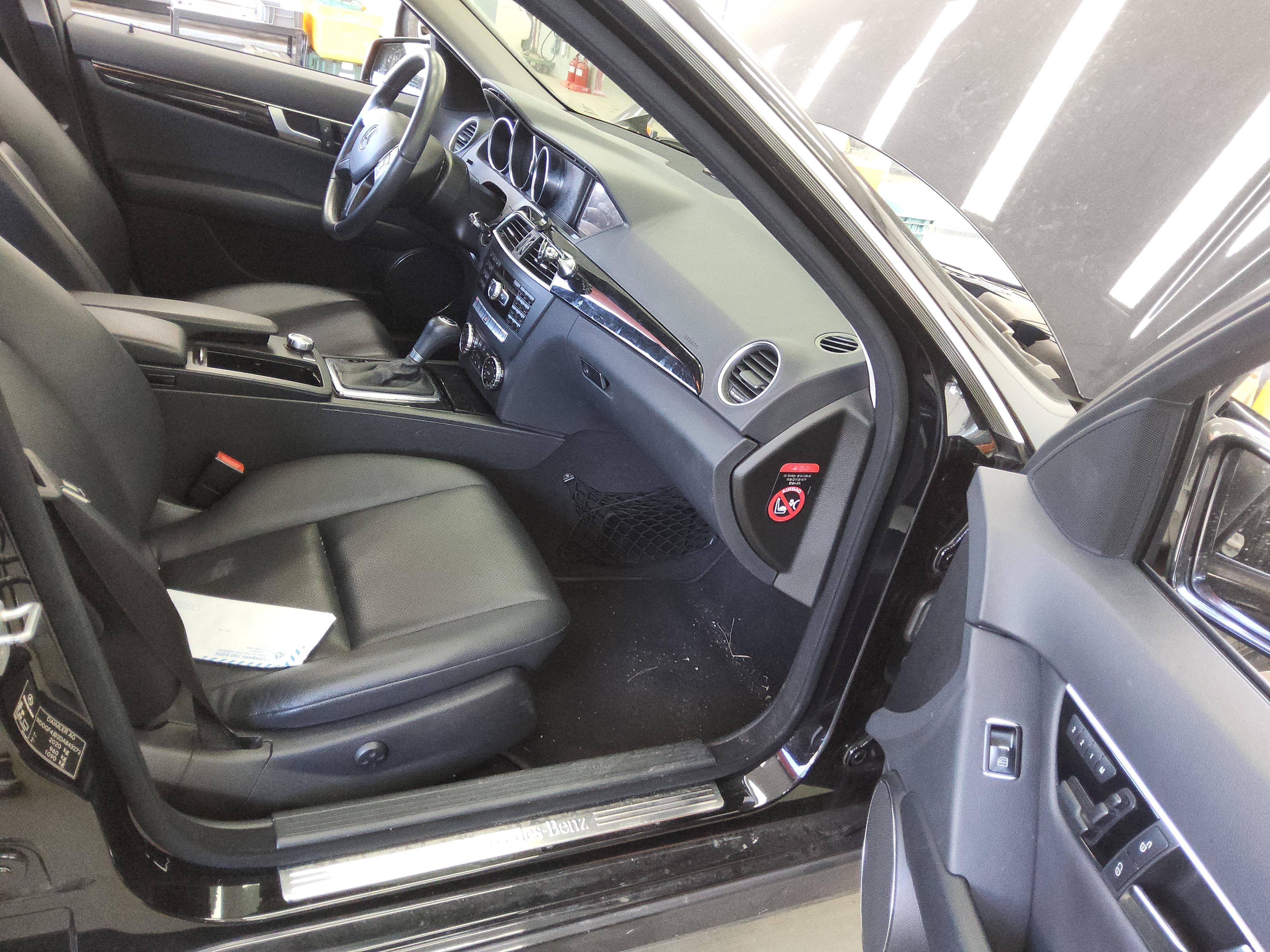 مرسيدس بنز سي كلاس 2013 - صورة 14