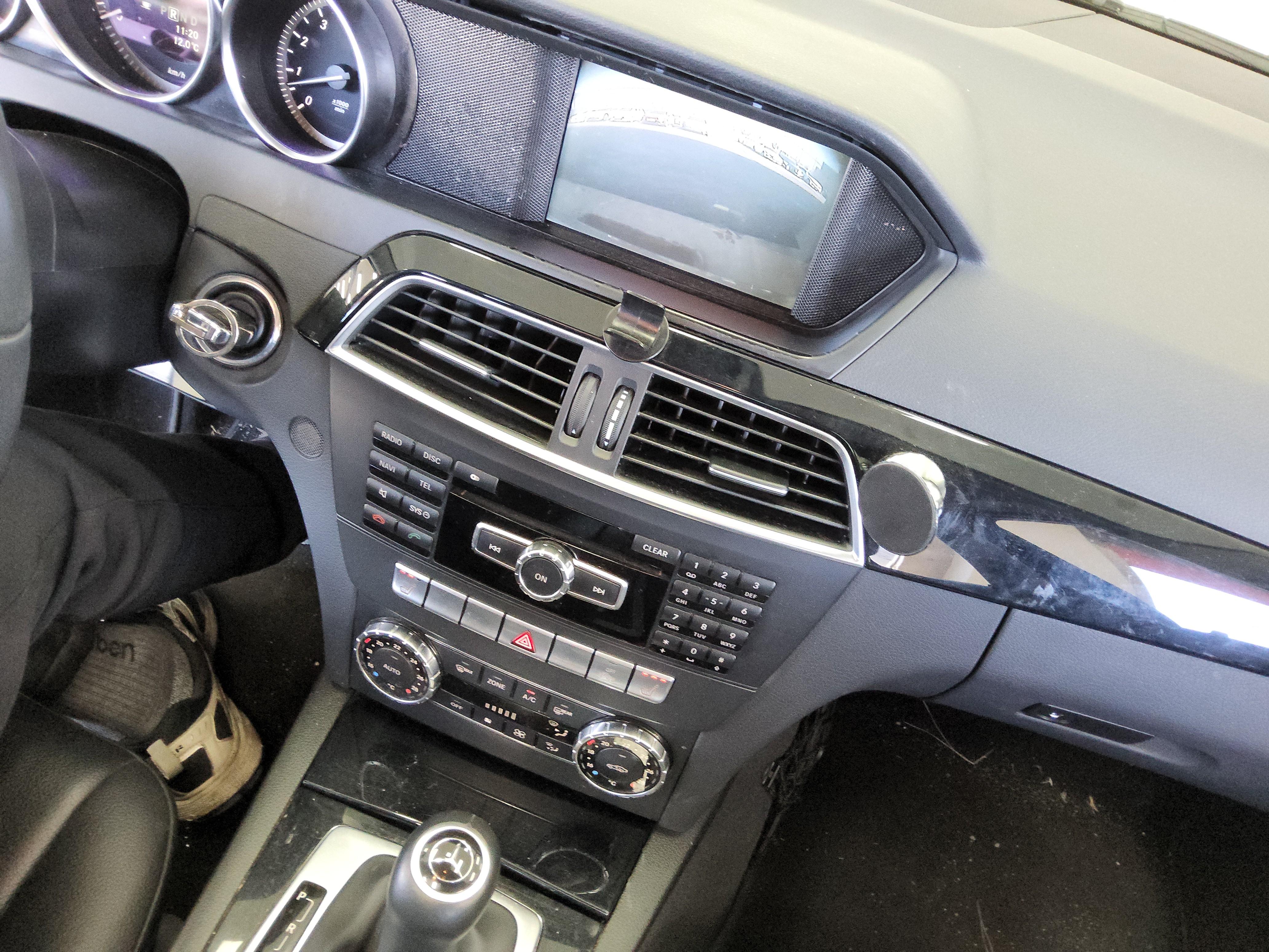 مرسيدس بنز سي كلاس 2013 - صورة 18