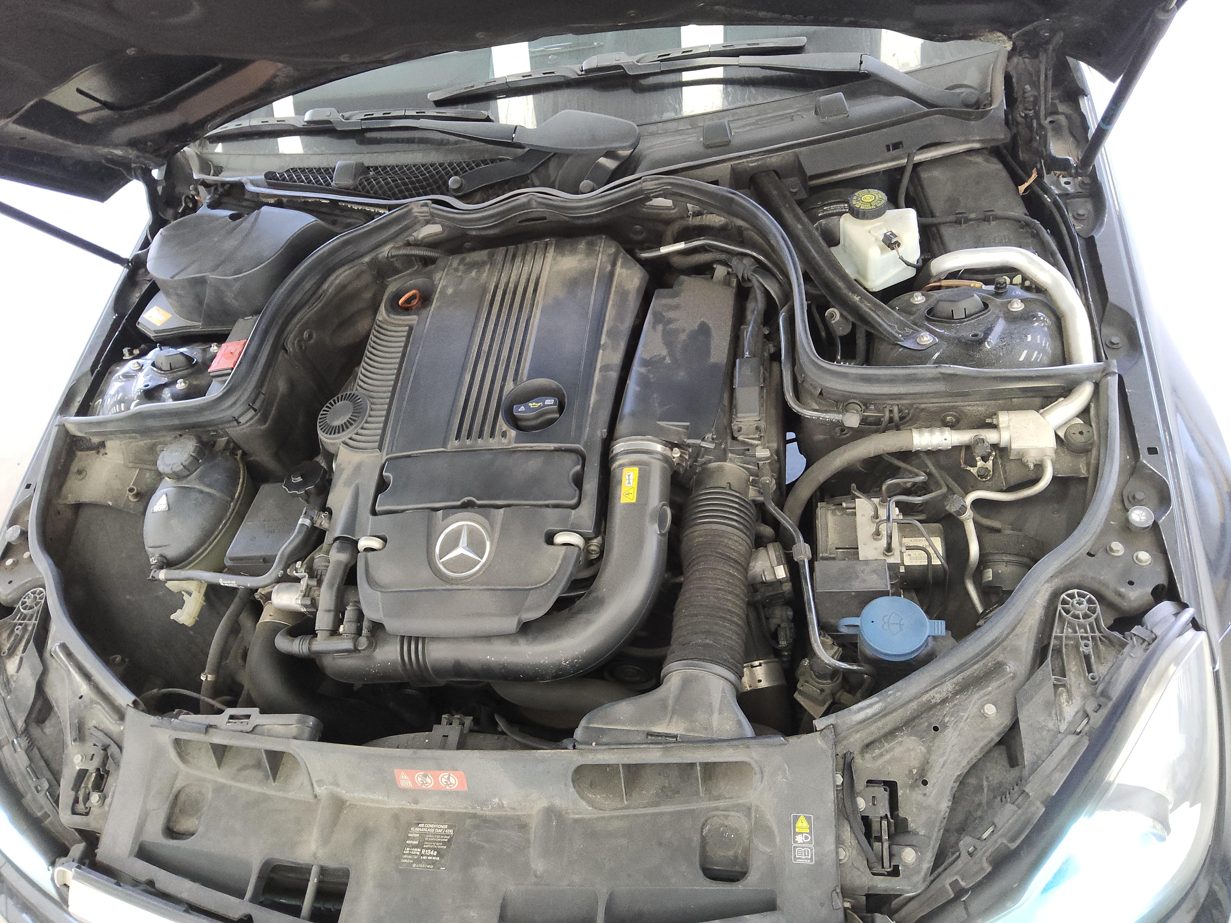 مرسيدس بنز سي كلاس 2013 - صورة 19