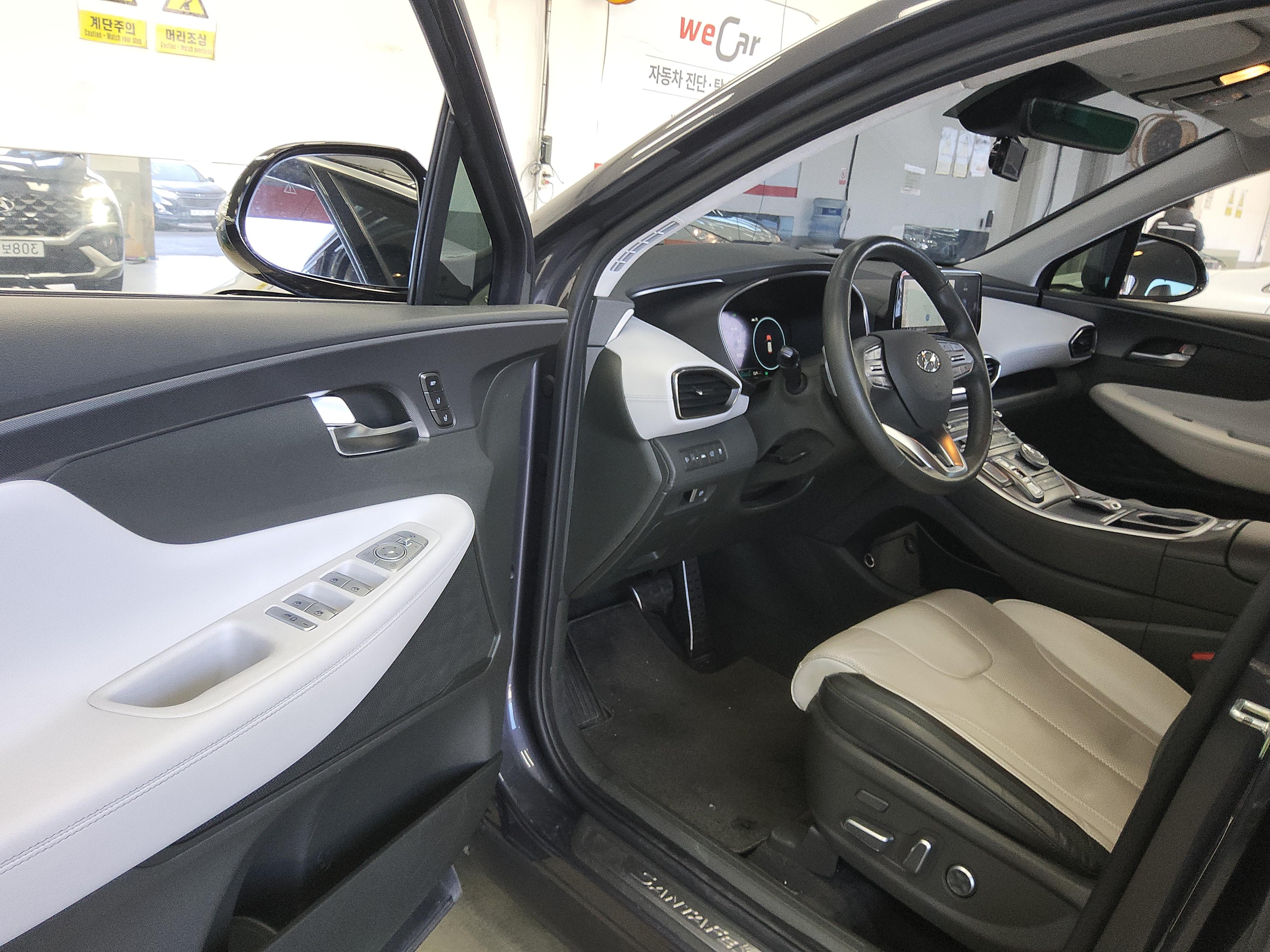 Hyundai Santa Fe 2021 - Image 9