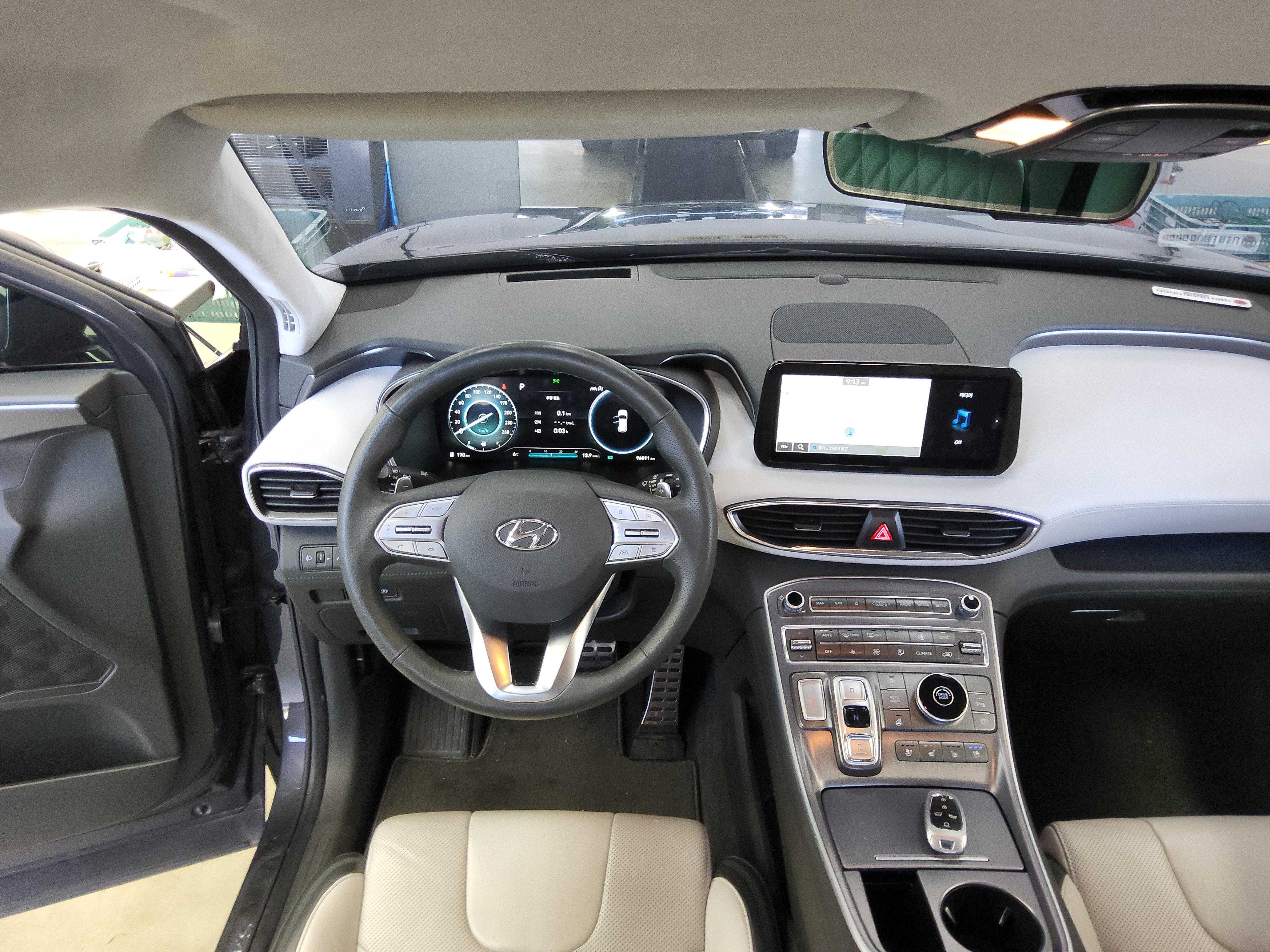 Hyundai Santa Fe 2021 - Image 10