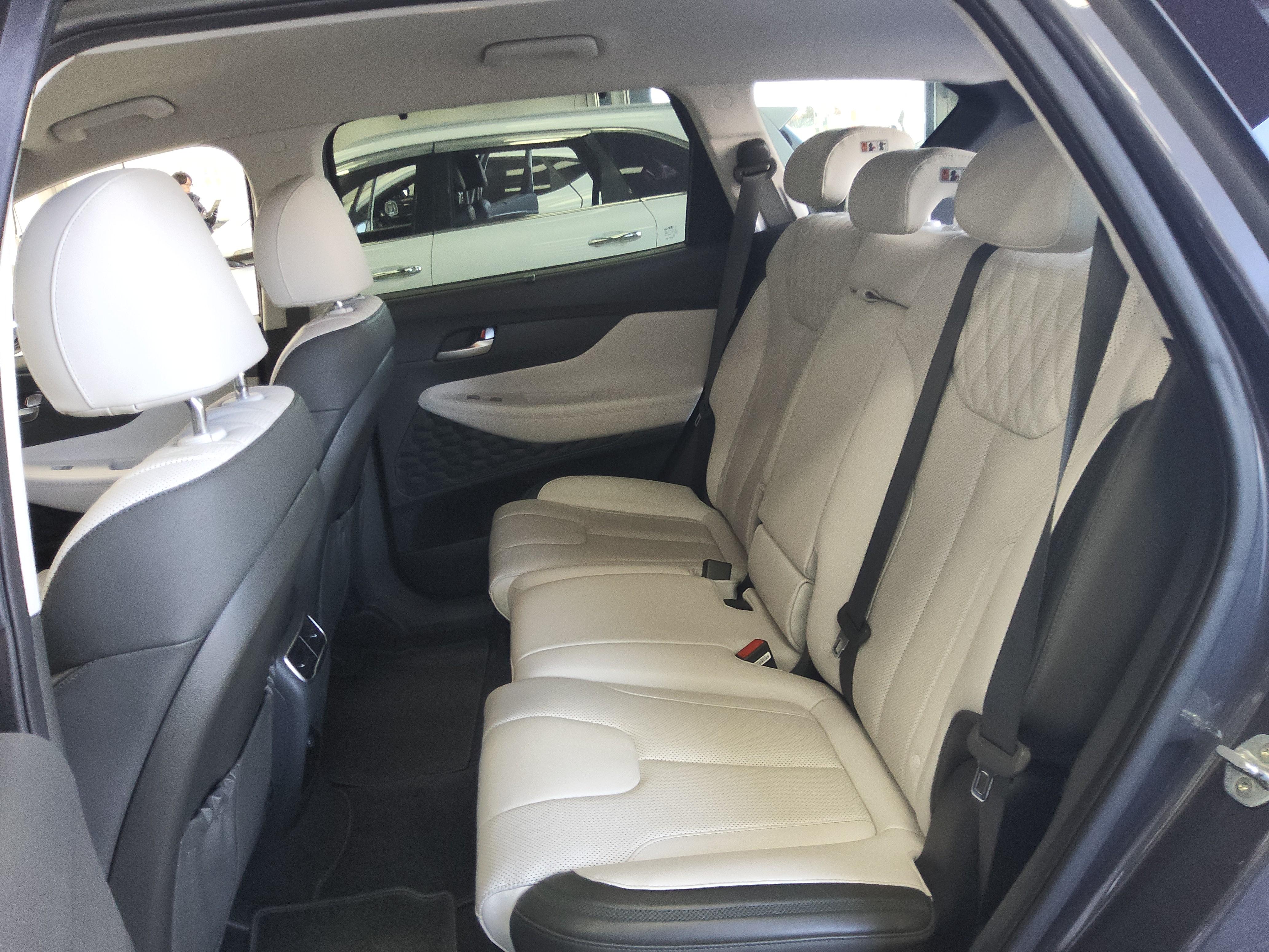 Hyundai Santa Fe 2021 - Image 11